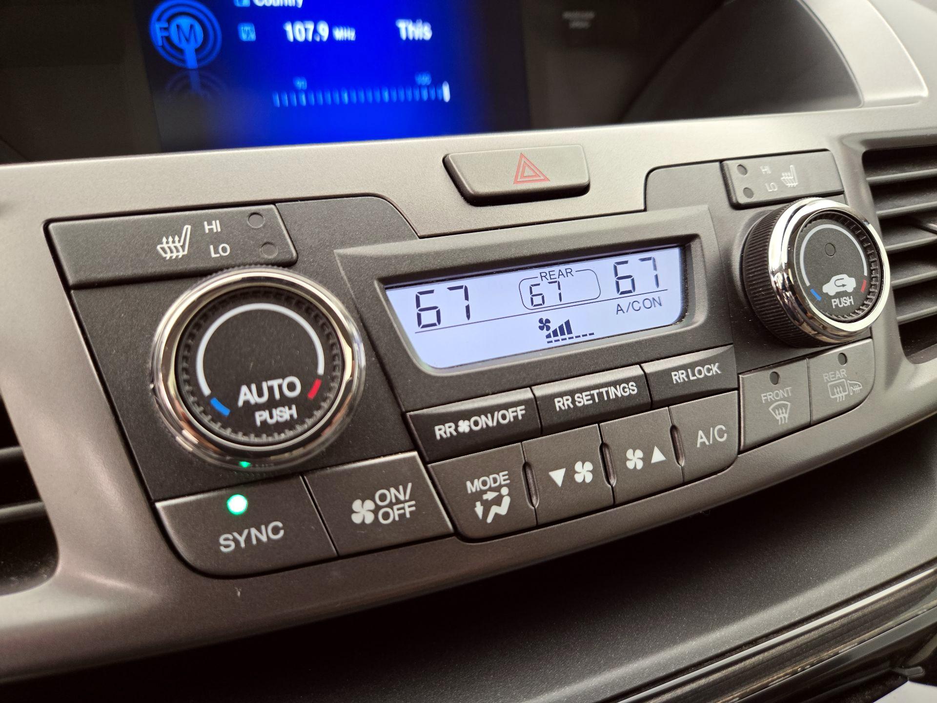 Thumbnail: 2015 Honda Odyssey - 17