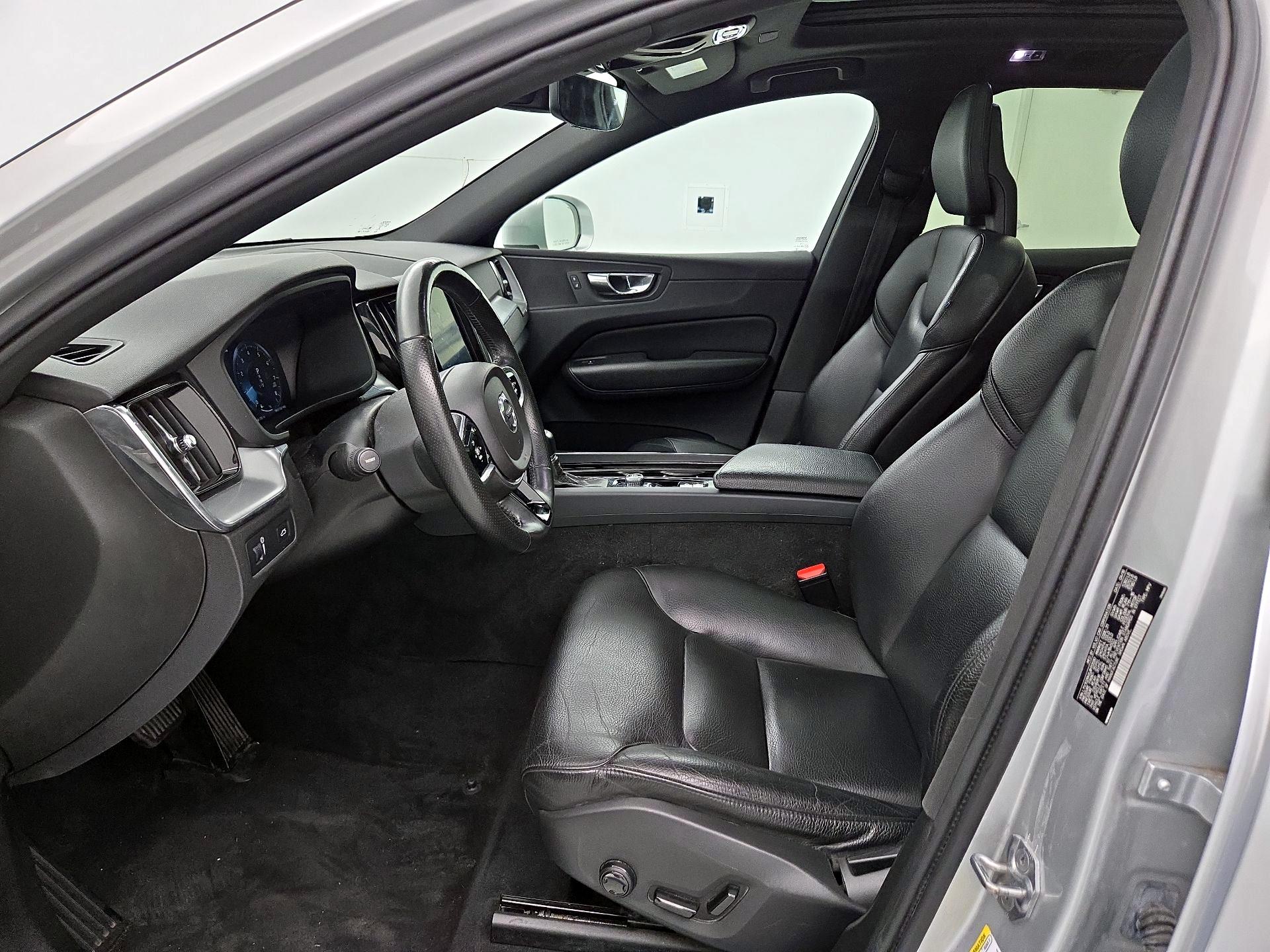 Thumbnail: 2018 Volvo XC60 - 11