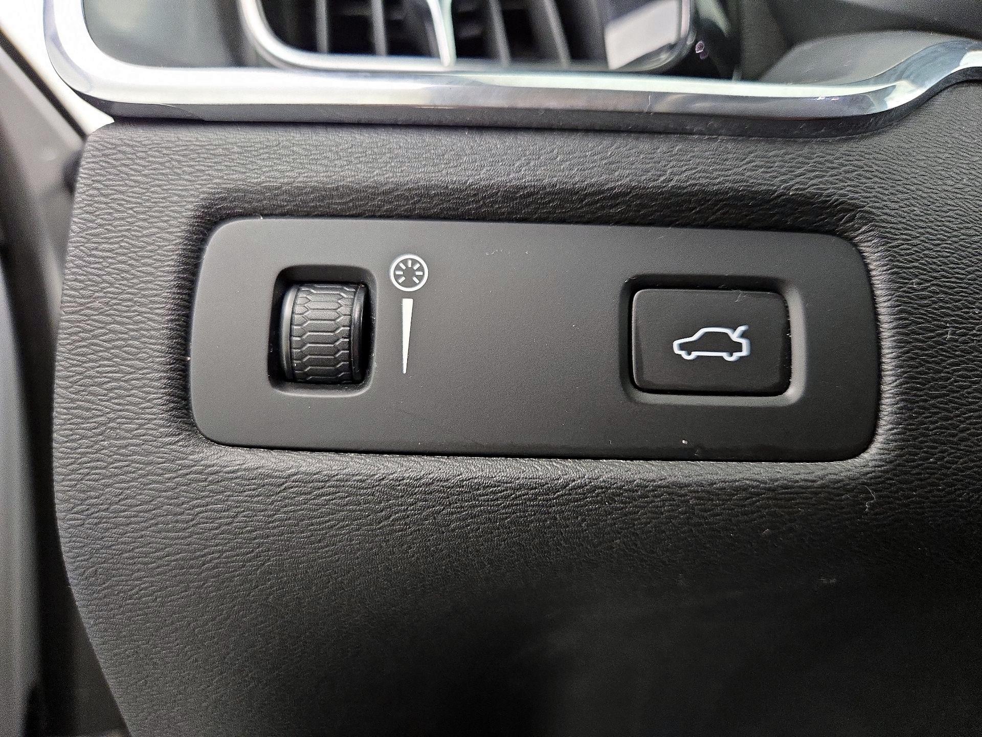 Thumbnail: 2018 Volvo XC60 - 13