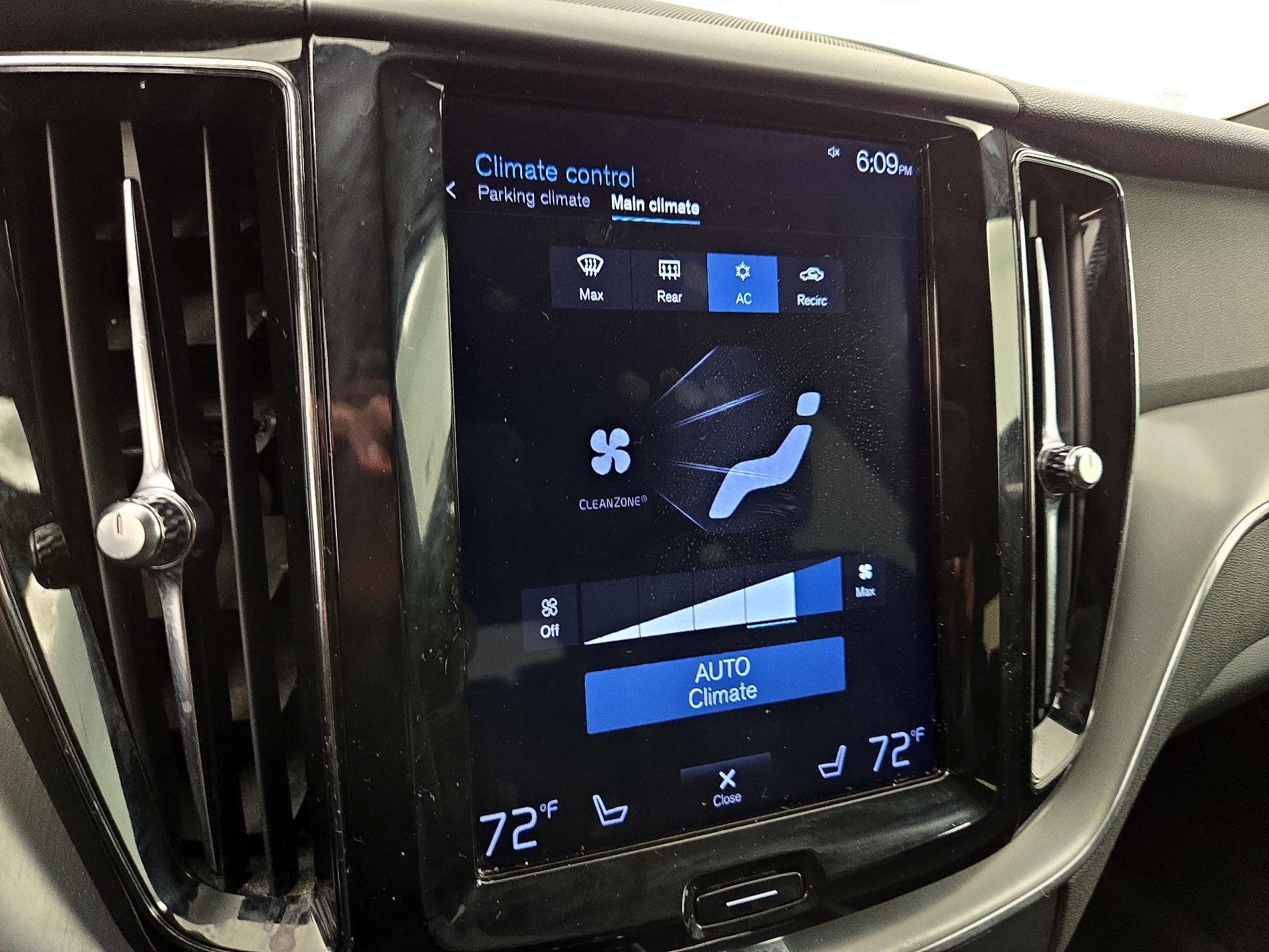 Thumbnail: 2018 Volvo XC60 - 17