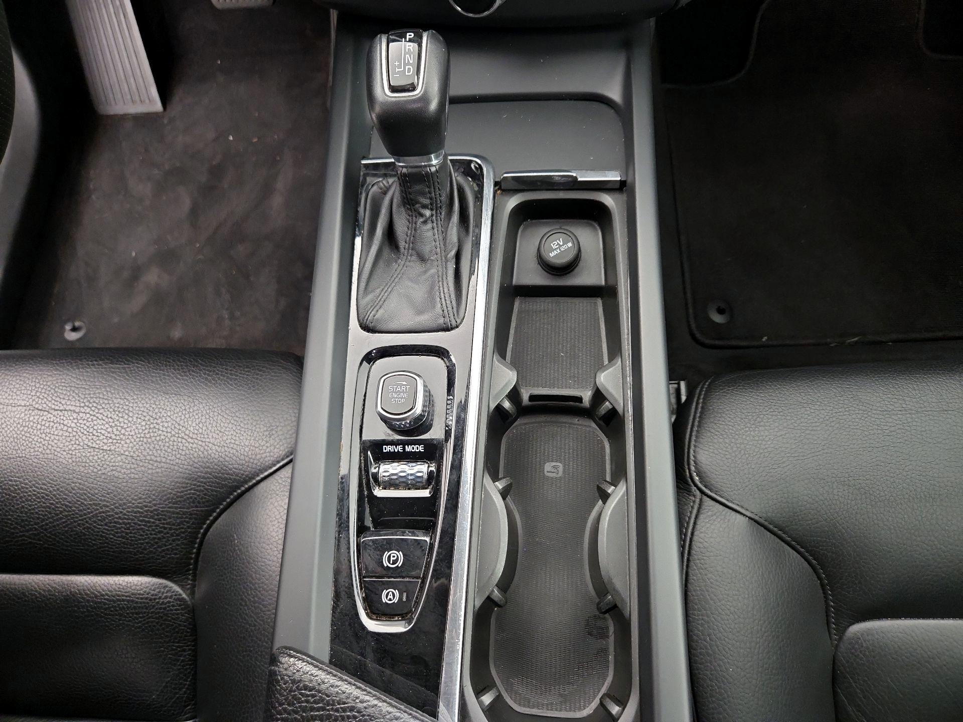 Thumbnail: 2018 Volvo XC60 - 18