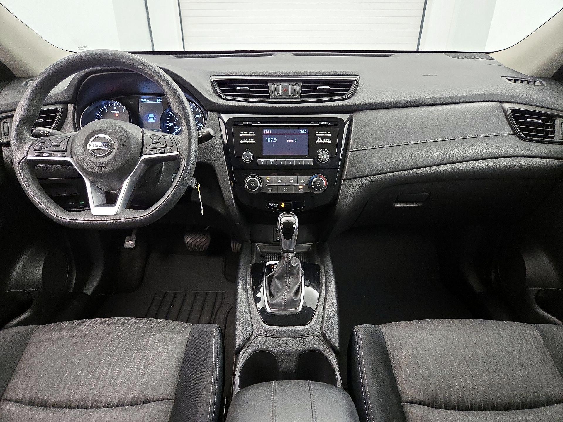 Thumbnail: 2017 Nissan Rogue - 9