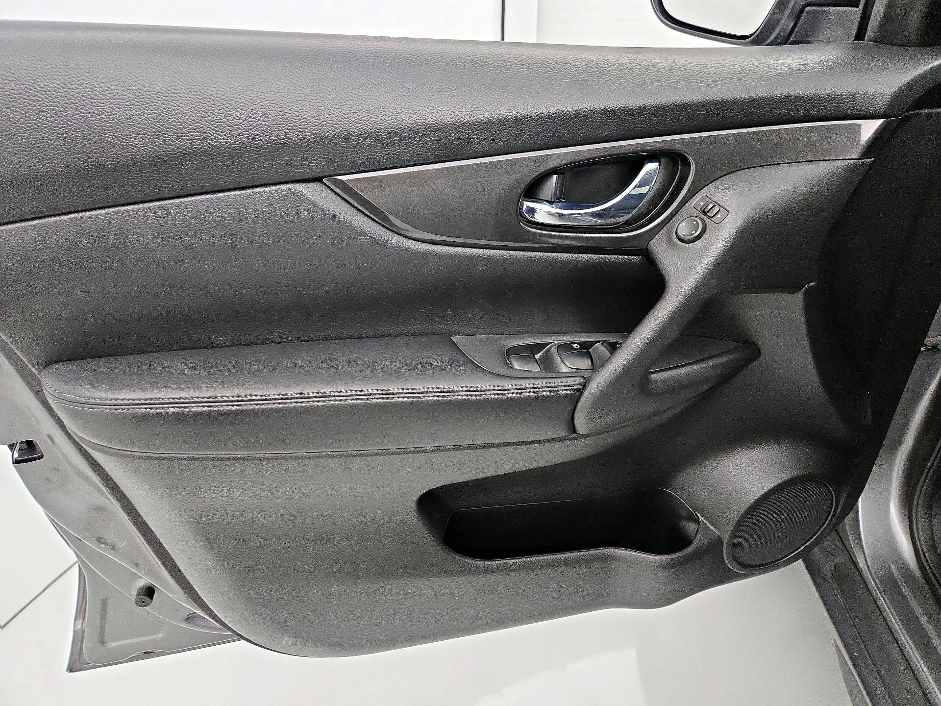 Thumbnail: 2017 Nissan Rogue - 12