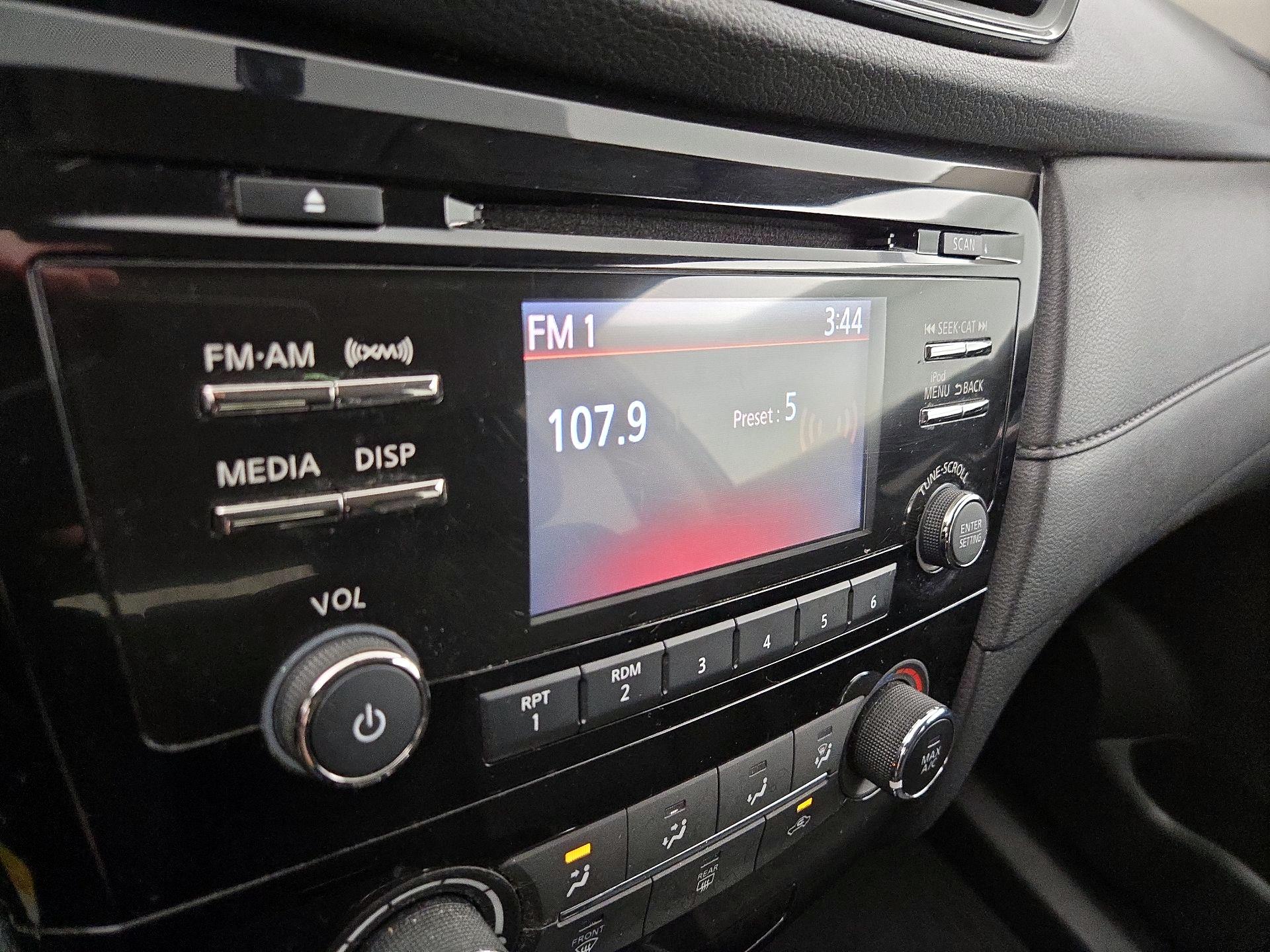 Thumbnail: 2017 Nissan Rogue - 15