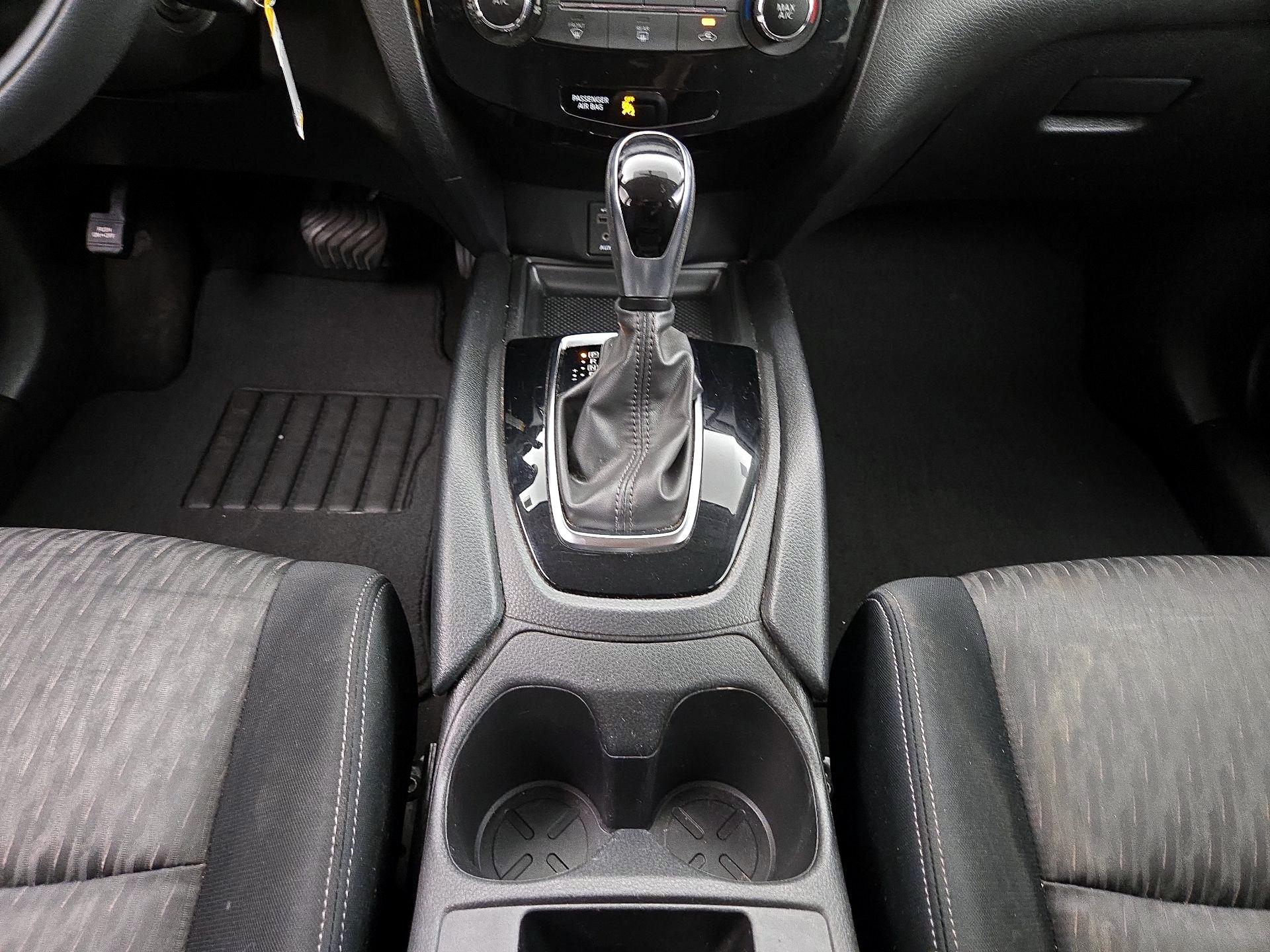 Thumbnail: 2017 Nissan Rogue - 17