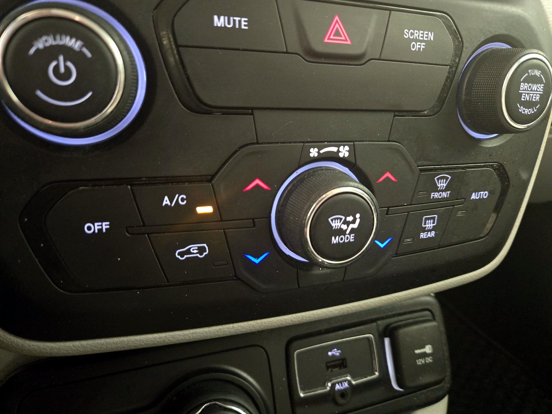 Thumbnail: 2018 Jeep Renegade - 16