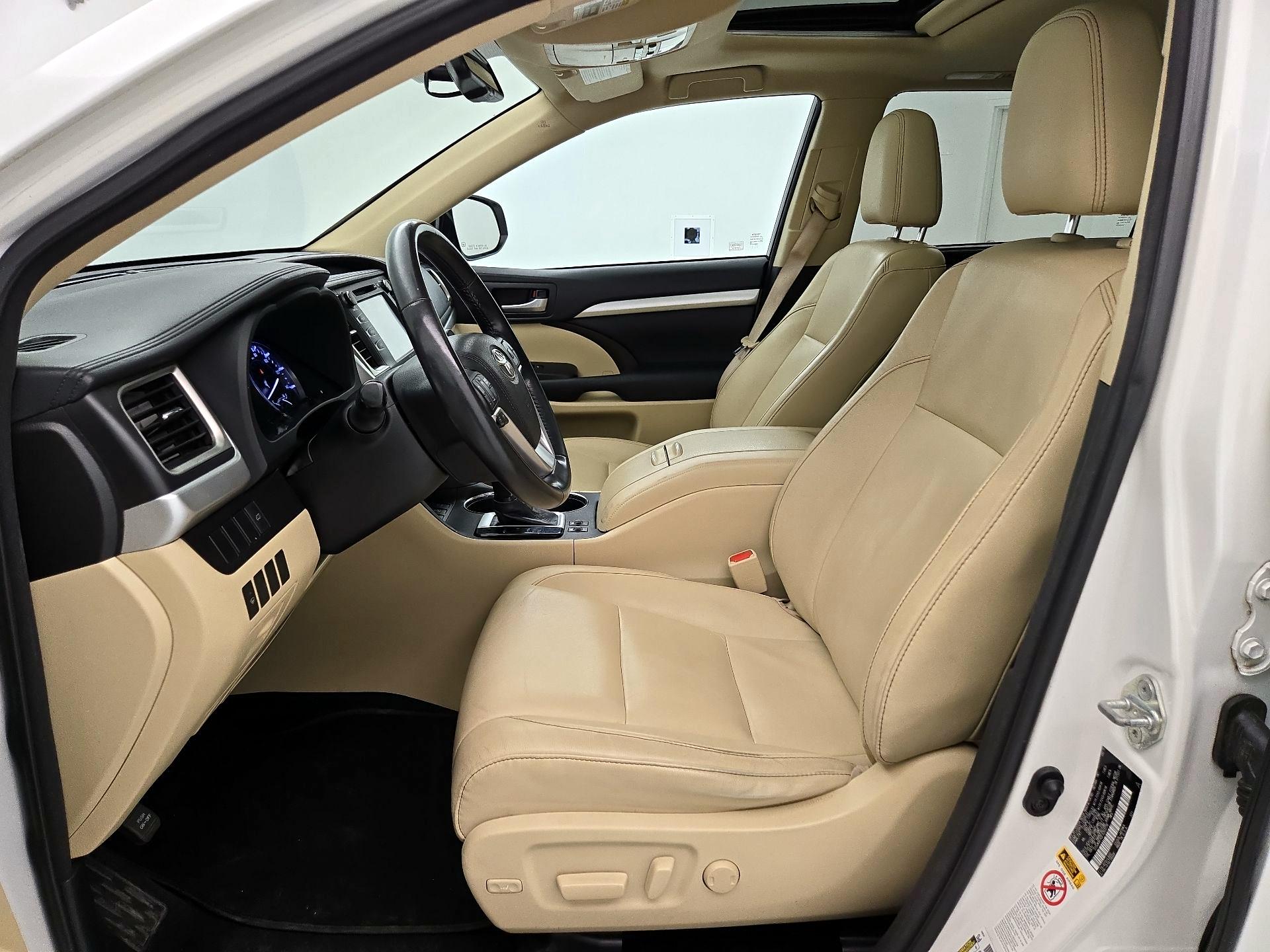 Thumbnail: 2015 Toyota Highlander - 11