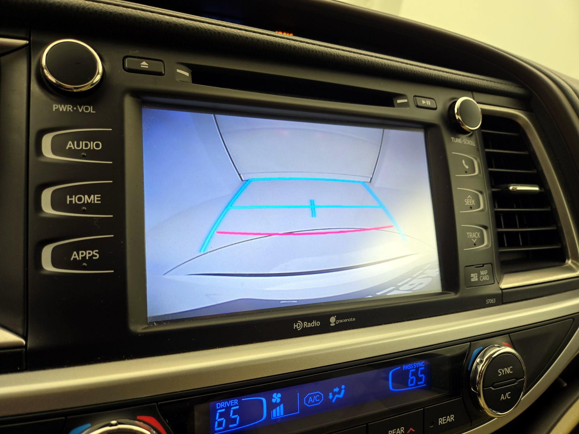 Thumbnail: 2015 Toyota Highlander - 14