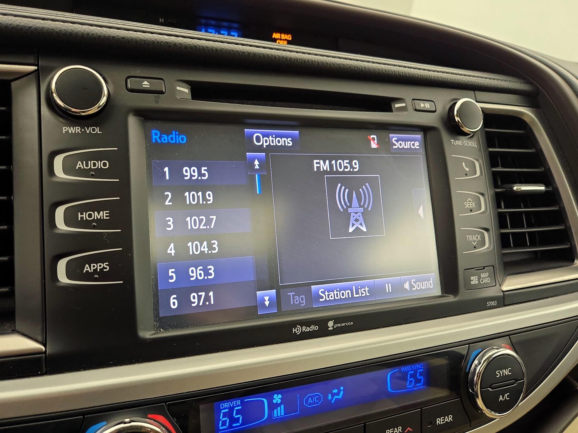 Thumbnail: 2015 Toyota Highlander - 15