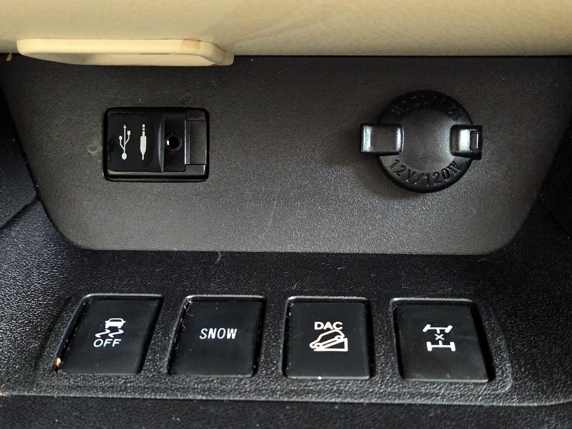 Thumbnail: 2015 Toyota Highlander - 18