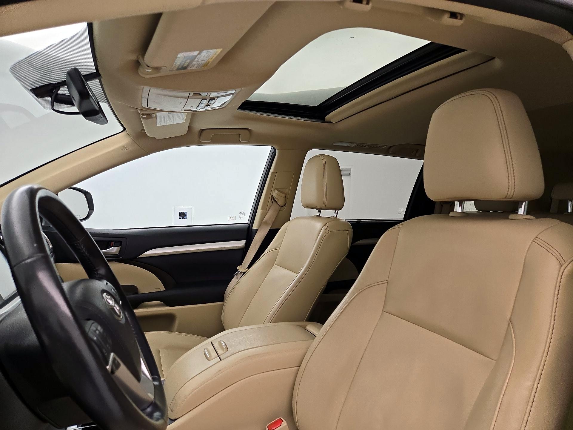 Thumbnail: 2015 Toyota Highlander - 19