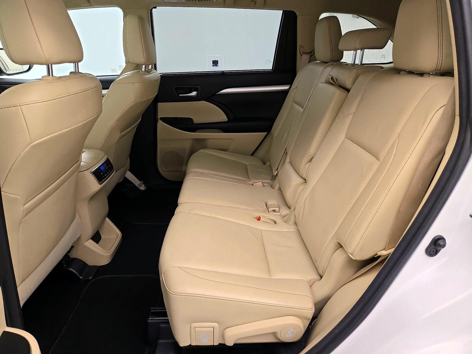 Thumbnail: 2015 Toyota Highlander - 20