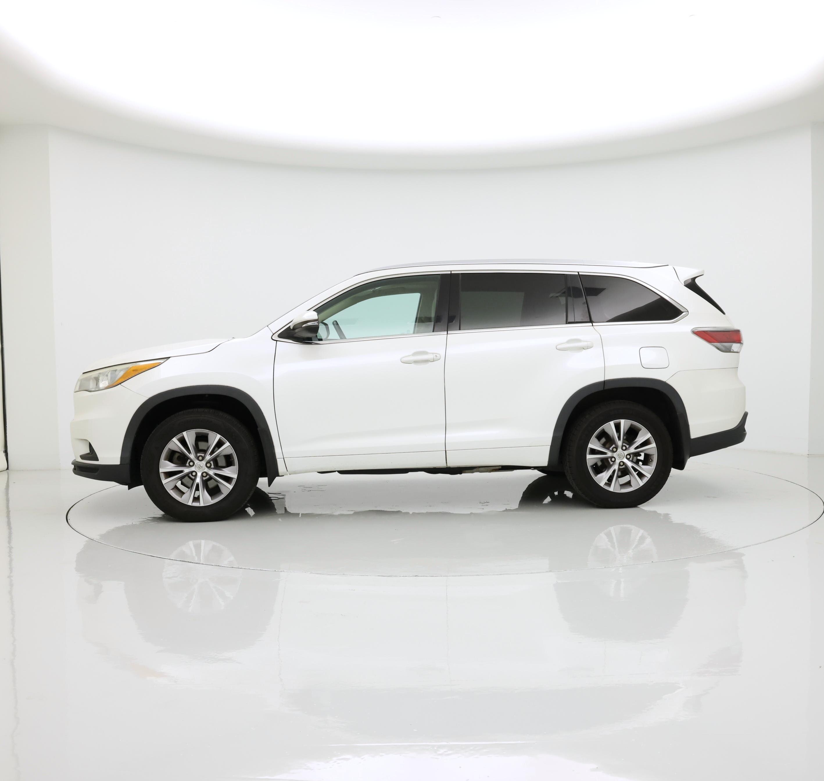 Thumbnail: 2015 Toyota Highlander - 3
