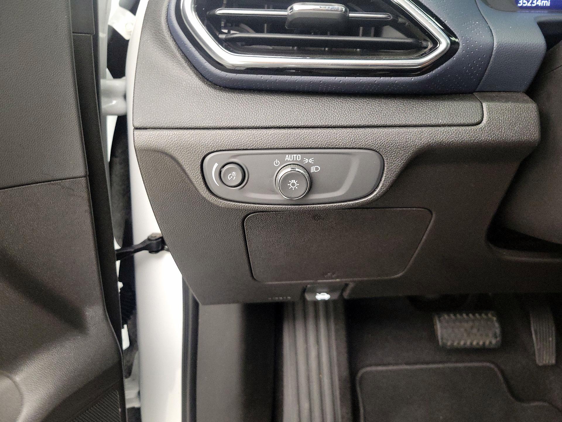 Thumbnail: 2023 Chevrolet Bolt EUV - 13