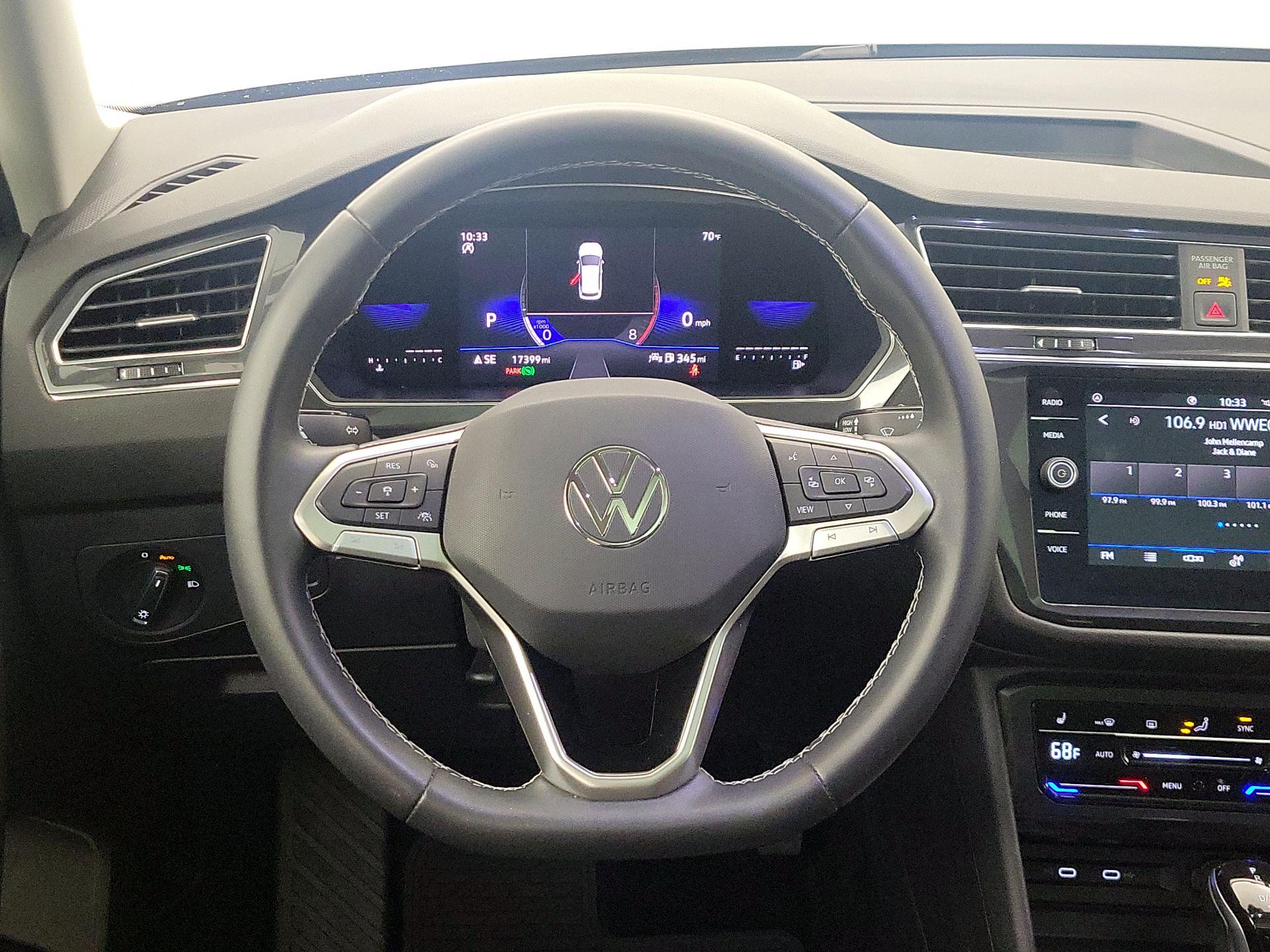 Thumbnail: 2023 Volkswagen Tiguan - 10