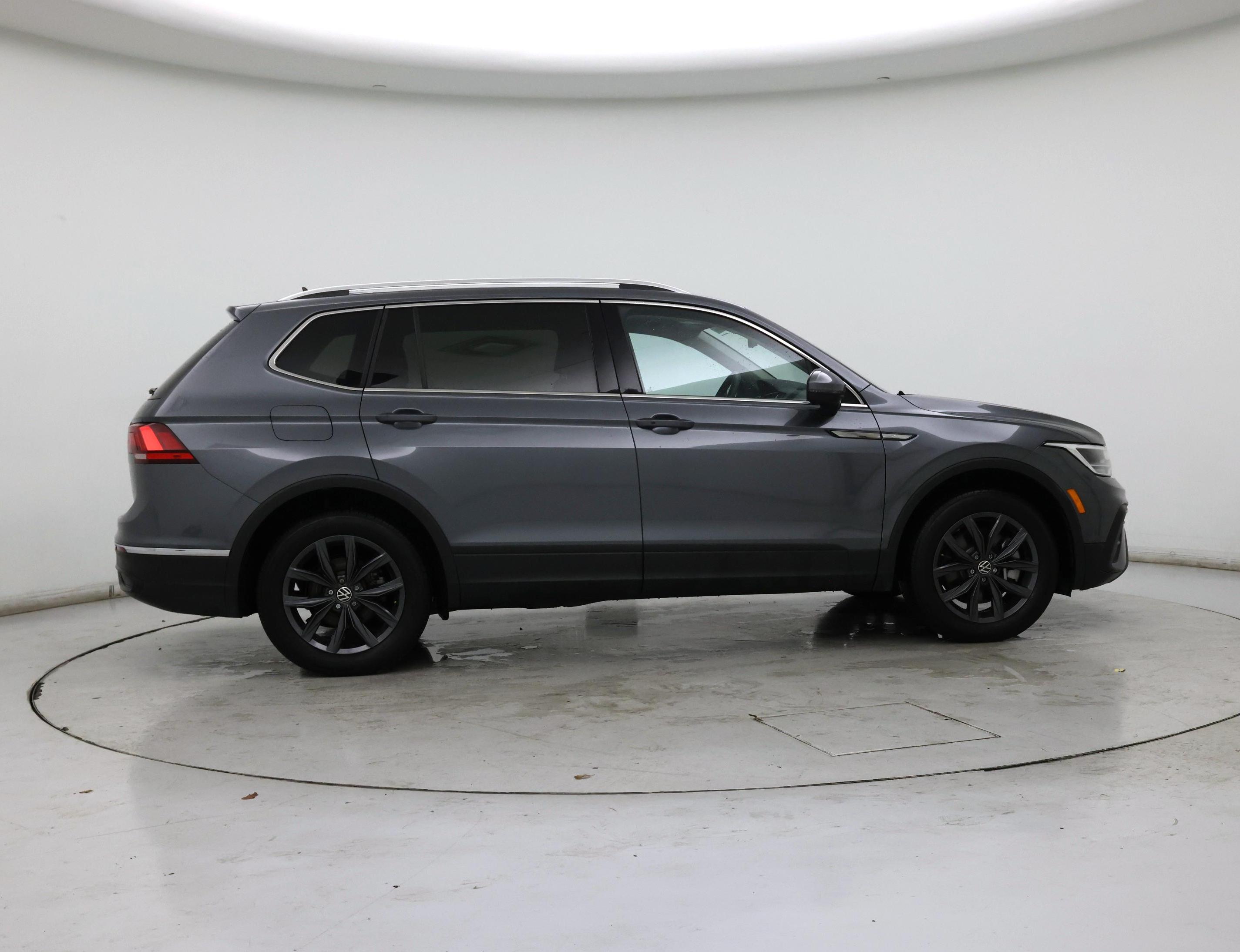 Thumbnail: 2023 Volkswagen Tiguan - 7