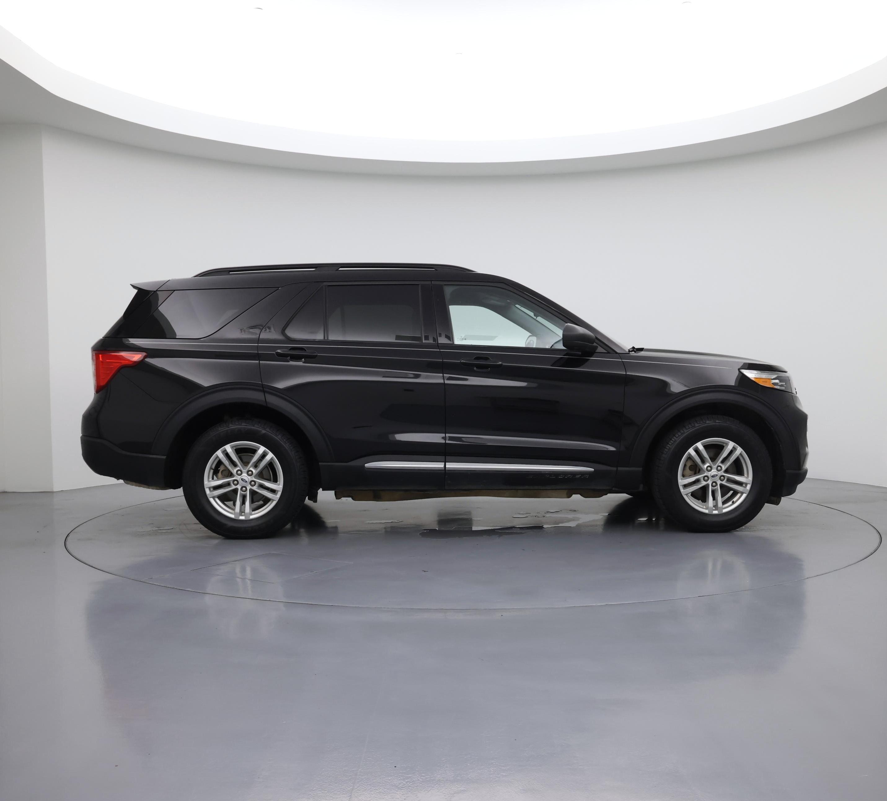 Thumbnail: 2022 Ford Explorer - 7