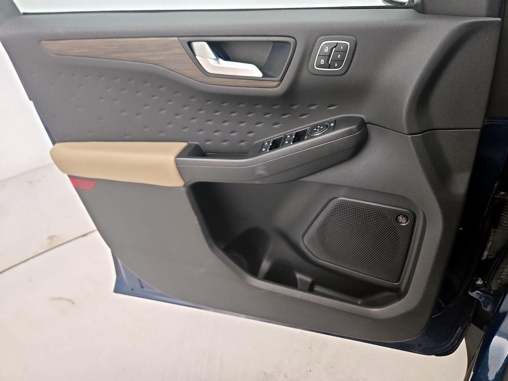 Thumbnail: 2020 Ford Escape - 12