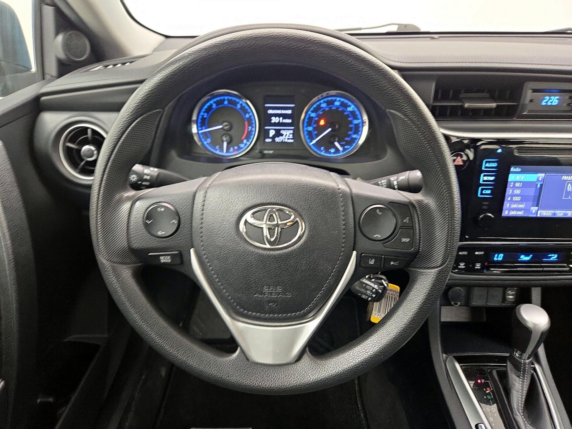 Thumbnail: 2017 Toyota Corolla - 10