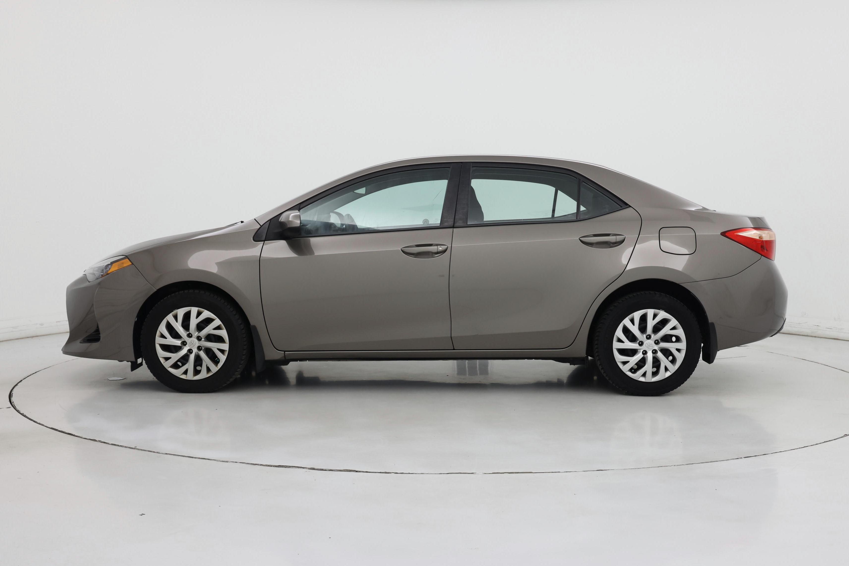 Thumbnail: 2017 Toyota Corolla - 3