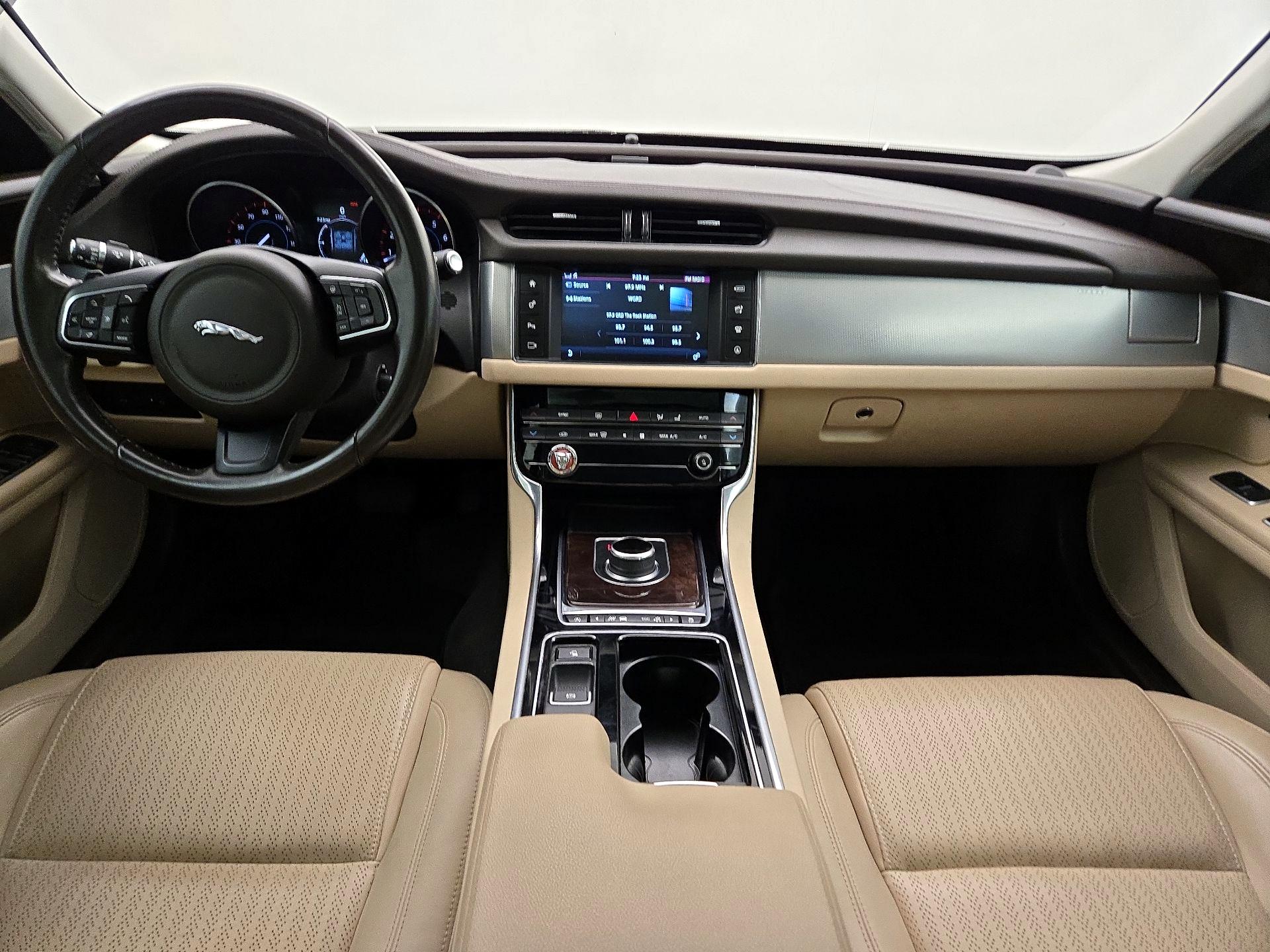 Thumbnail: 2017 Jaguar XF - 9
