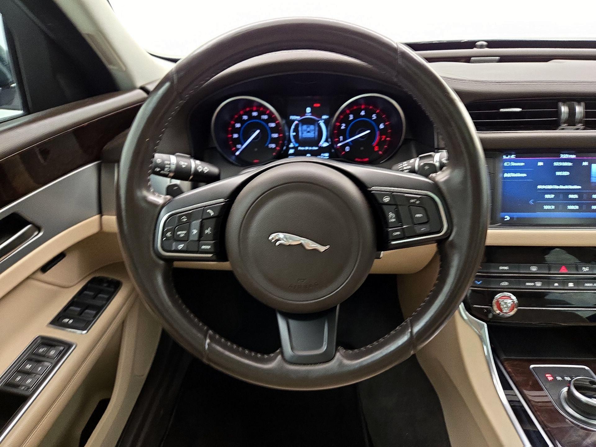 Thumbnail: 2017 Jaguar XF - 10