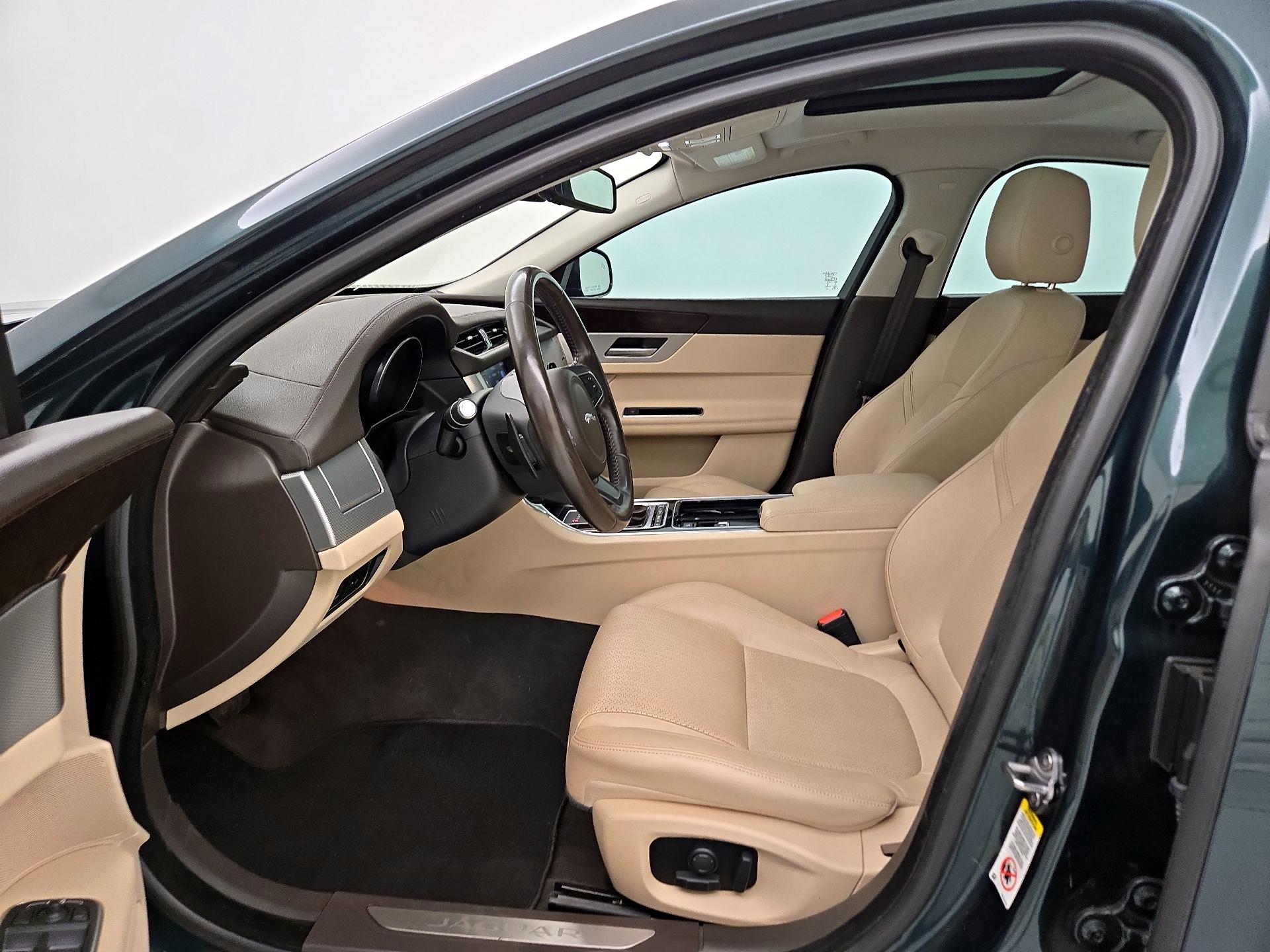 Thumbnail: 2017 Jaguar XF - 11