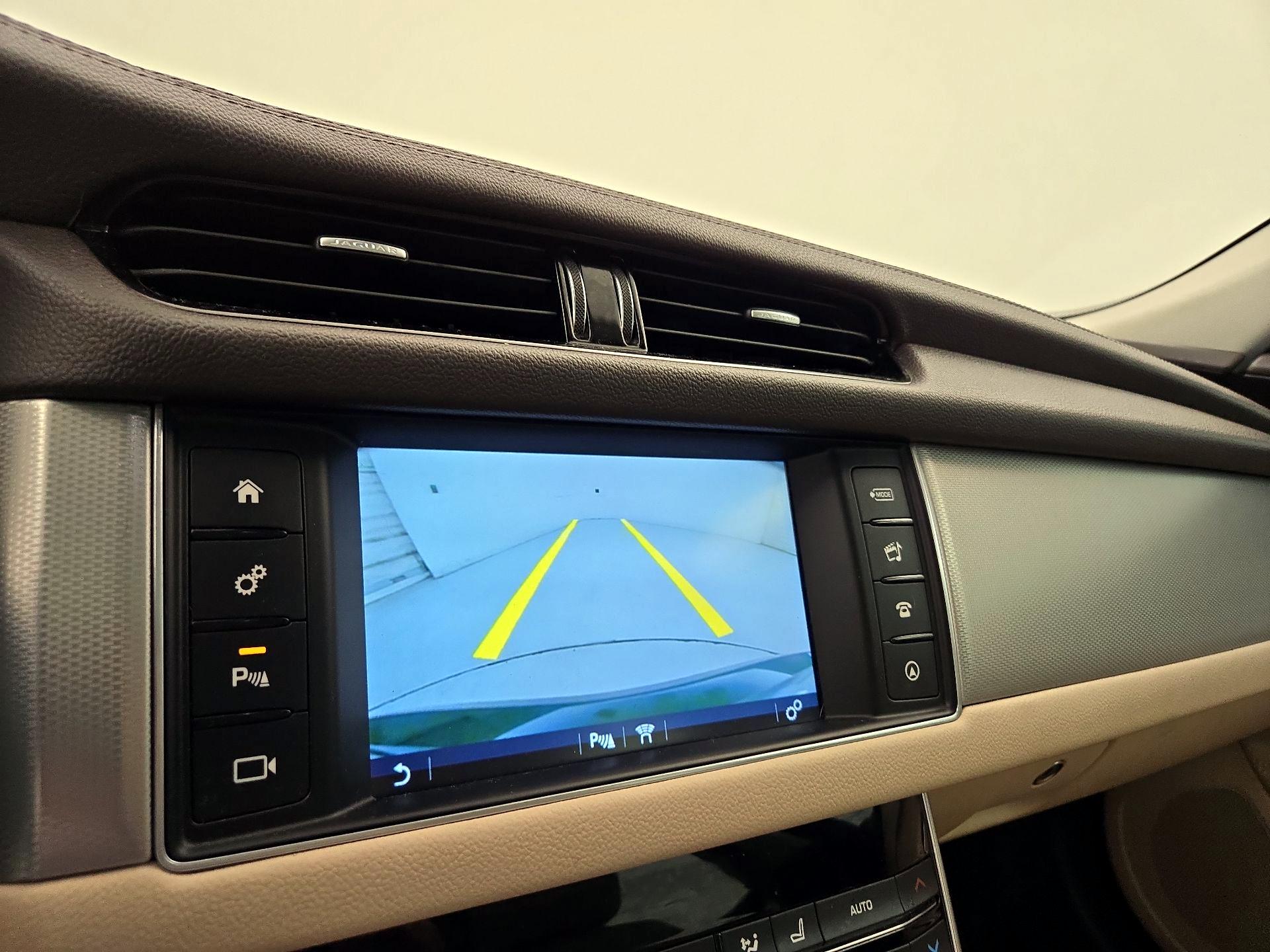 Thumbnail: 2017 Jaguar XF - 14