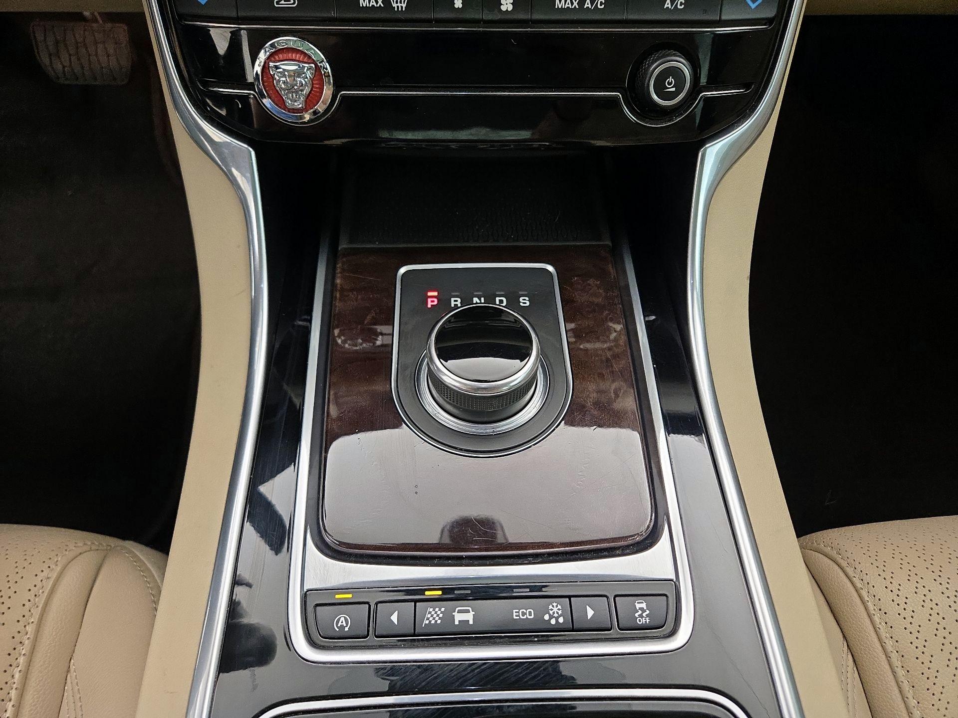 Thumbnail: 2017 Jaguar XF - 17