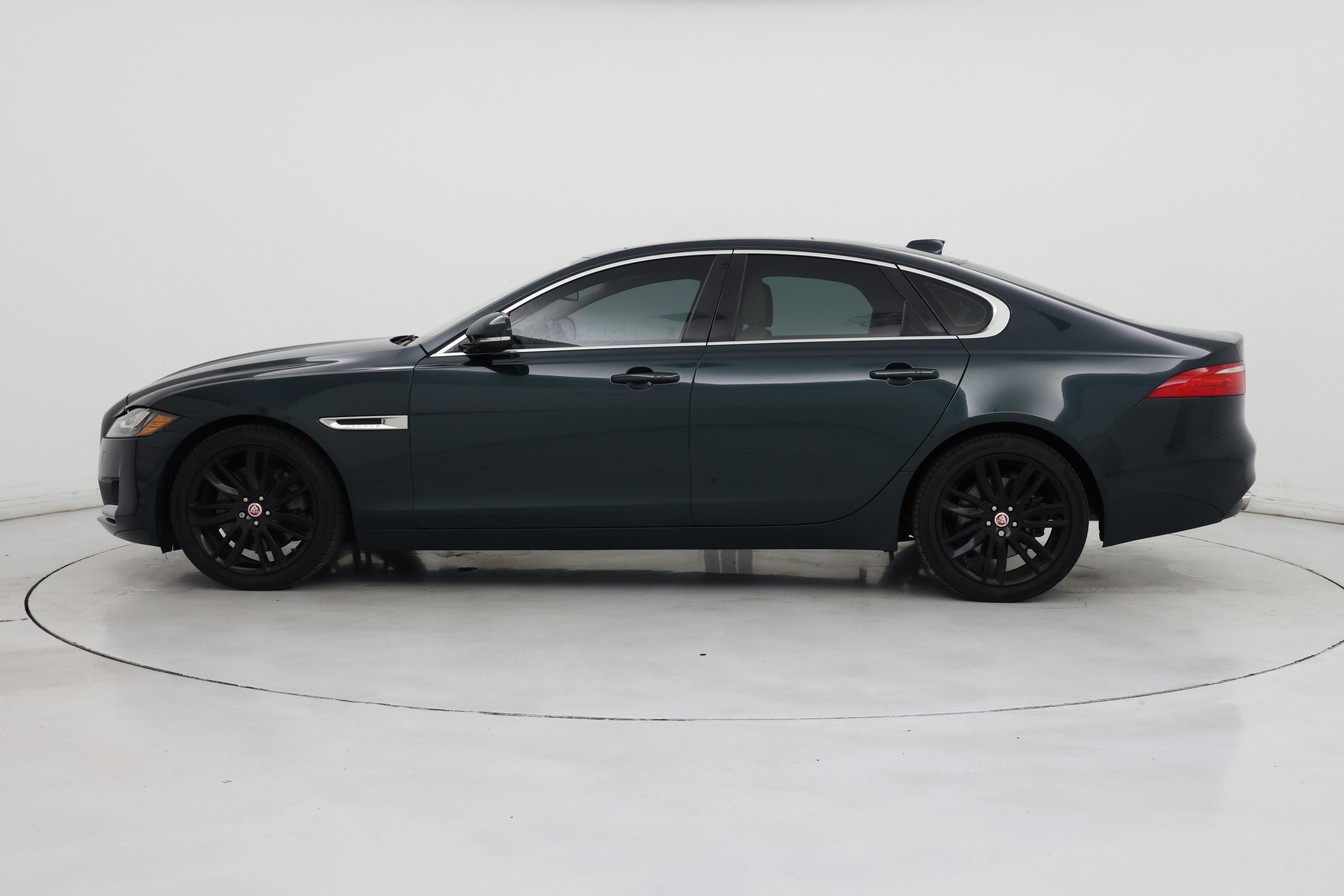 Thumbnail: 2017 Jaguar XF - 3