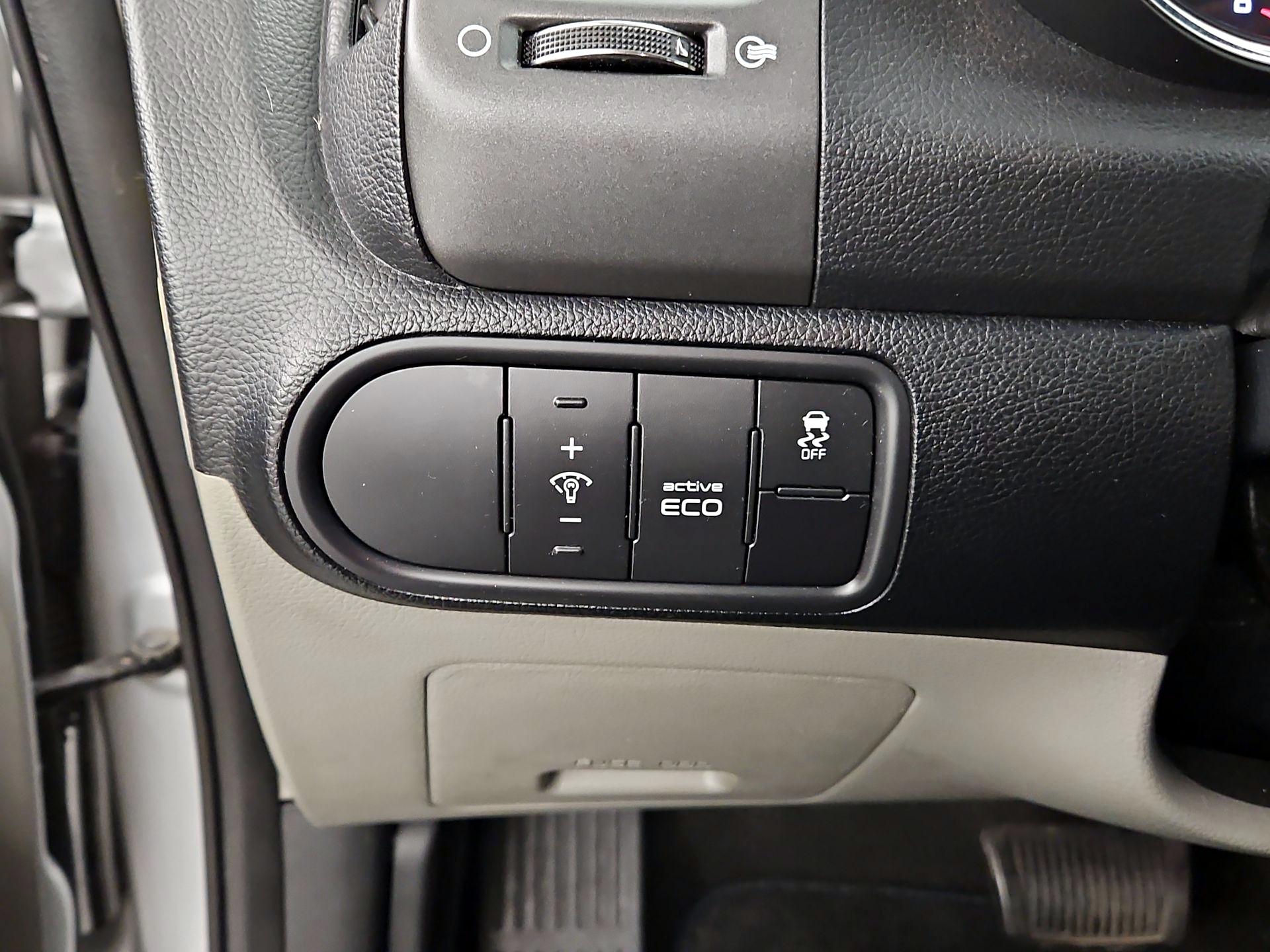 Thumbnail: 2016 Kia Forte - 13