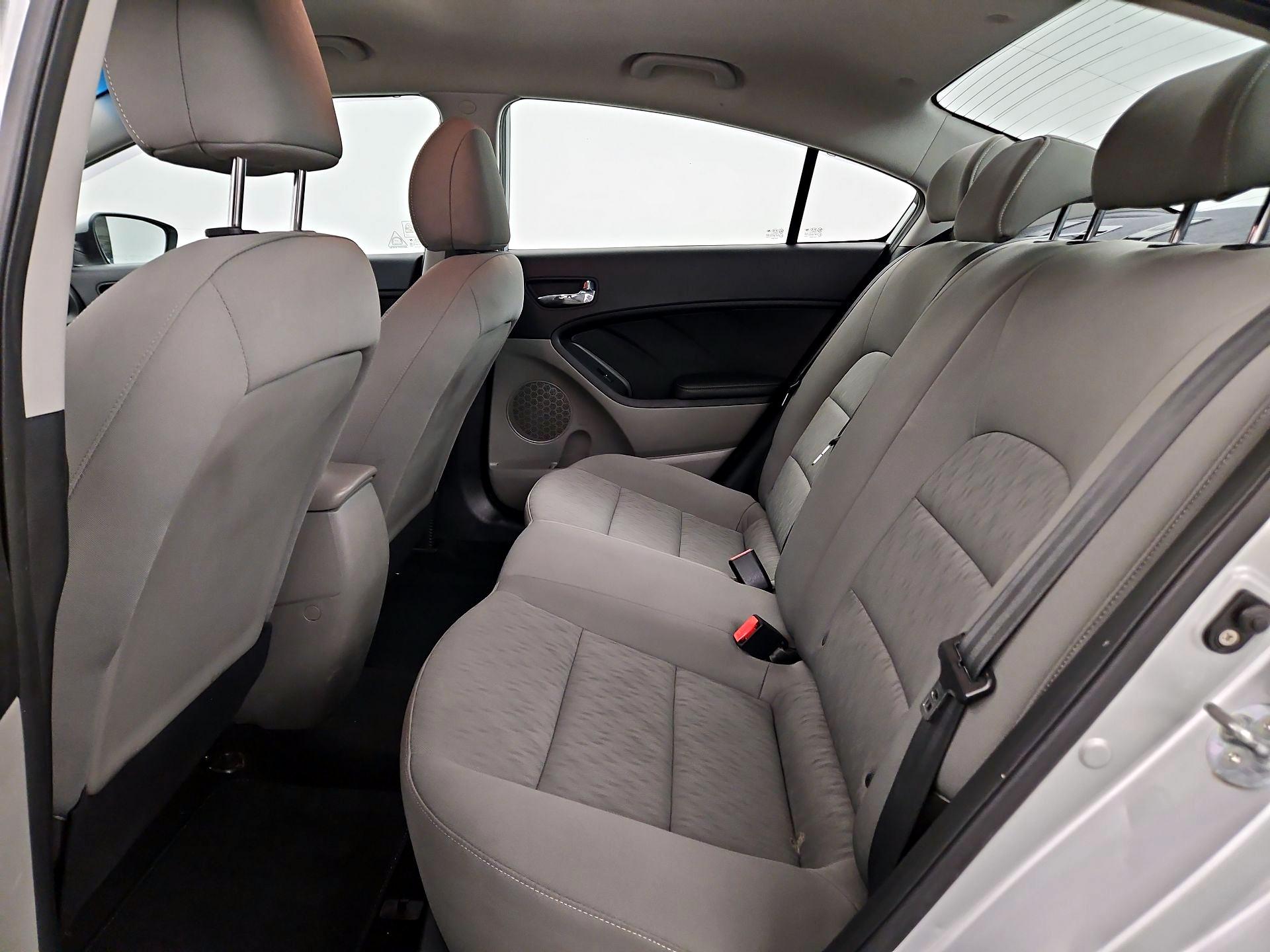 Thumbnail: 2016 Kia Forte - 18