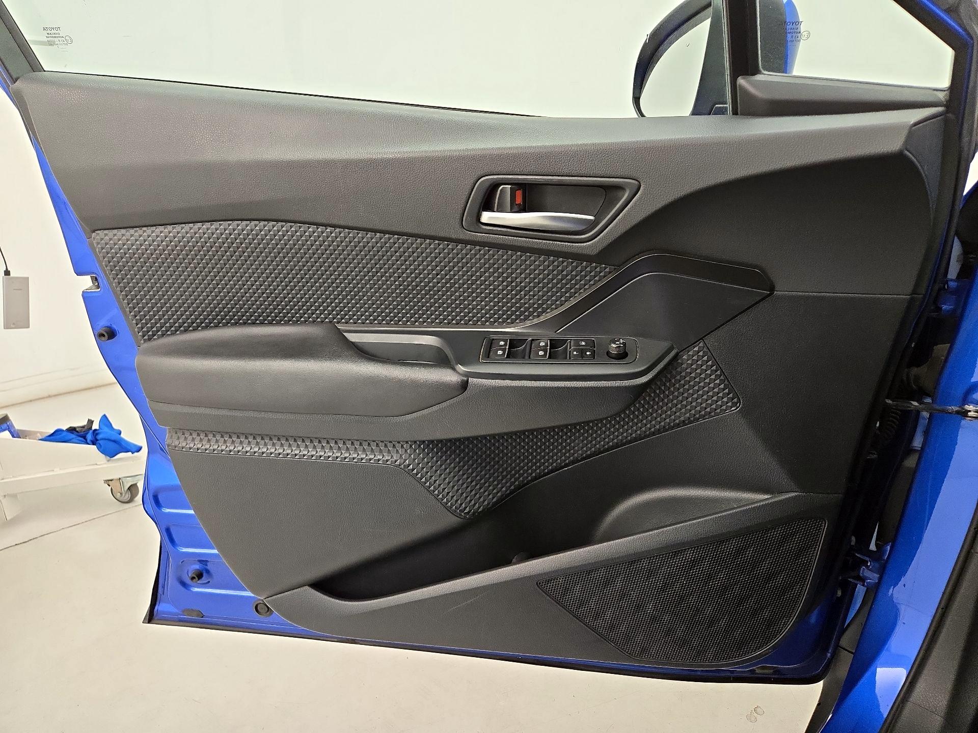 Thumbnail: 2018 Toyota C-HR - 12