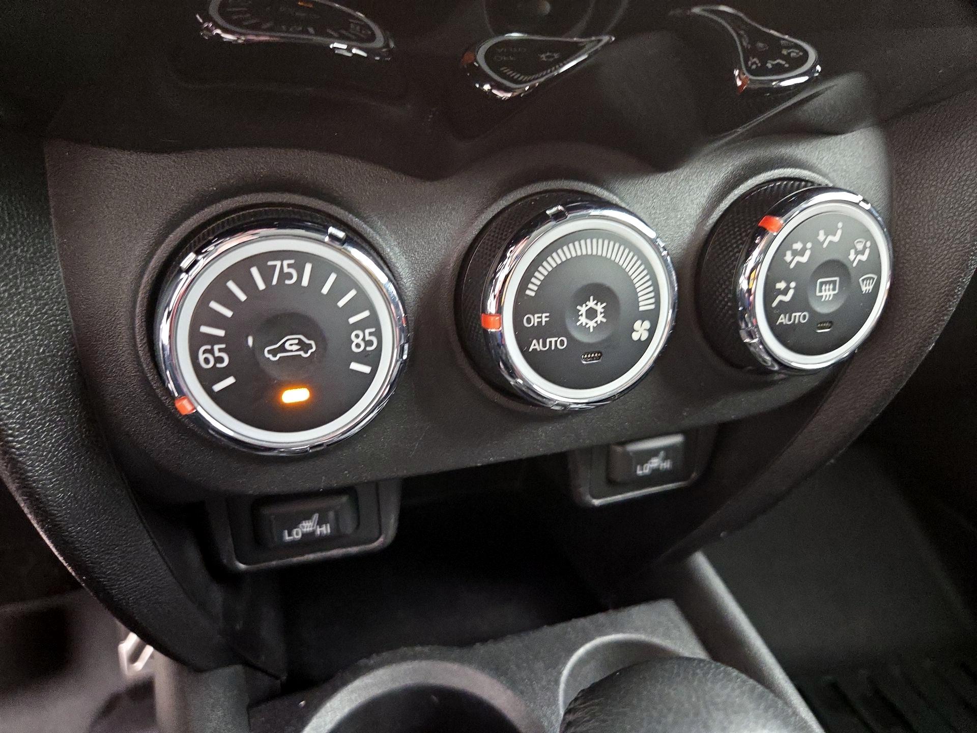Thumbnail: 2015 Mitsubishi Outlander Sport - 17