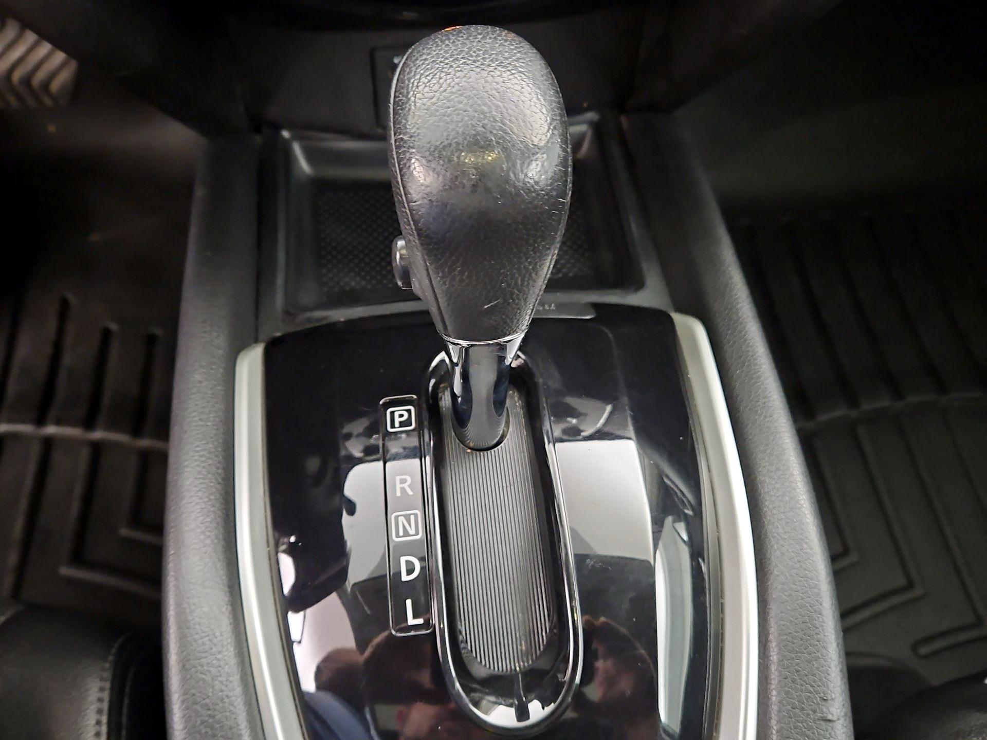 Thumbnail: 2016 Nissan Rogue - 18