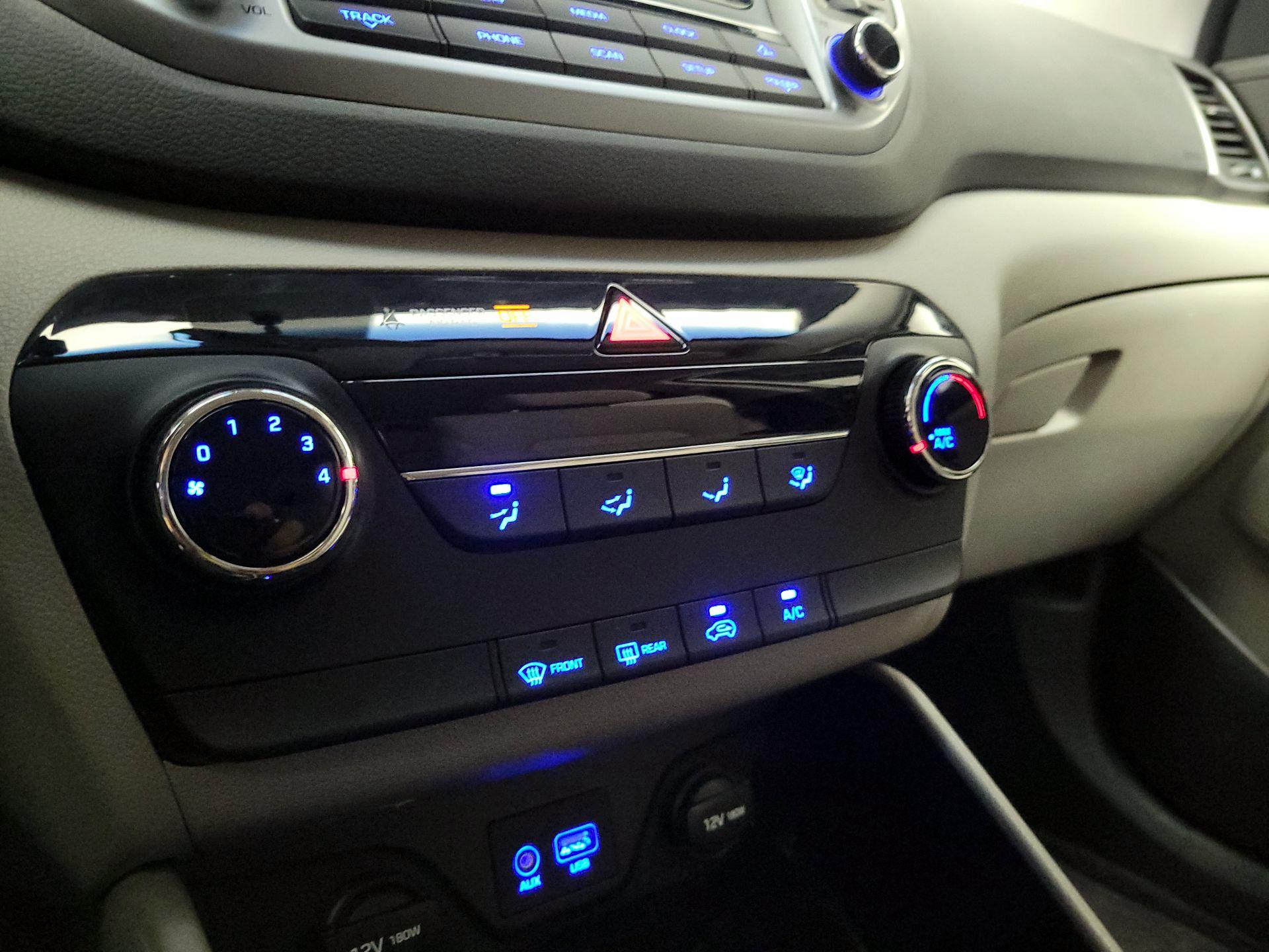 Thumbnail: 2016 Hyundai Tucson - 16