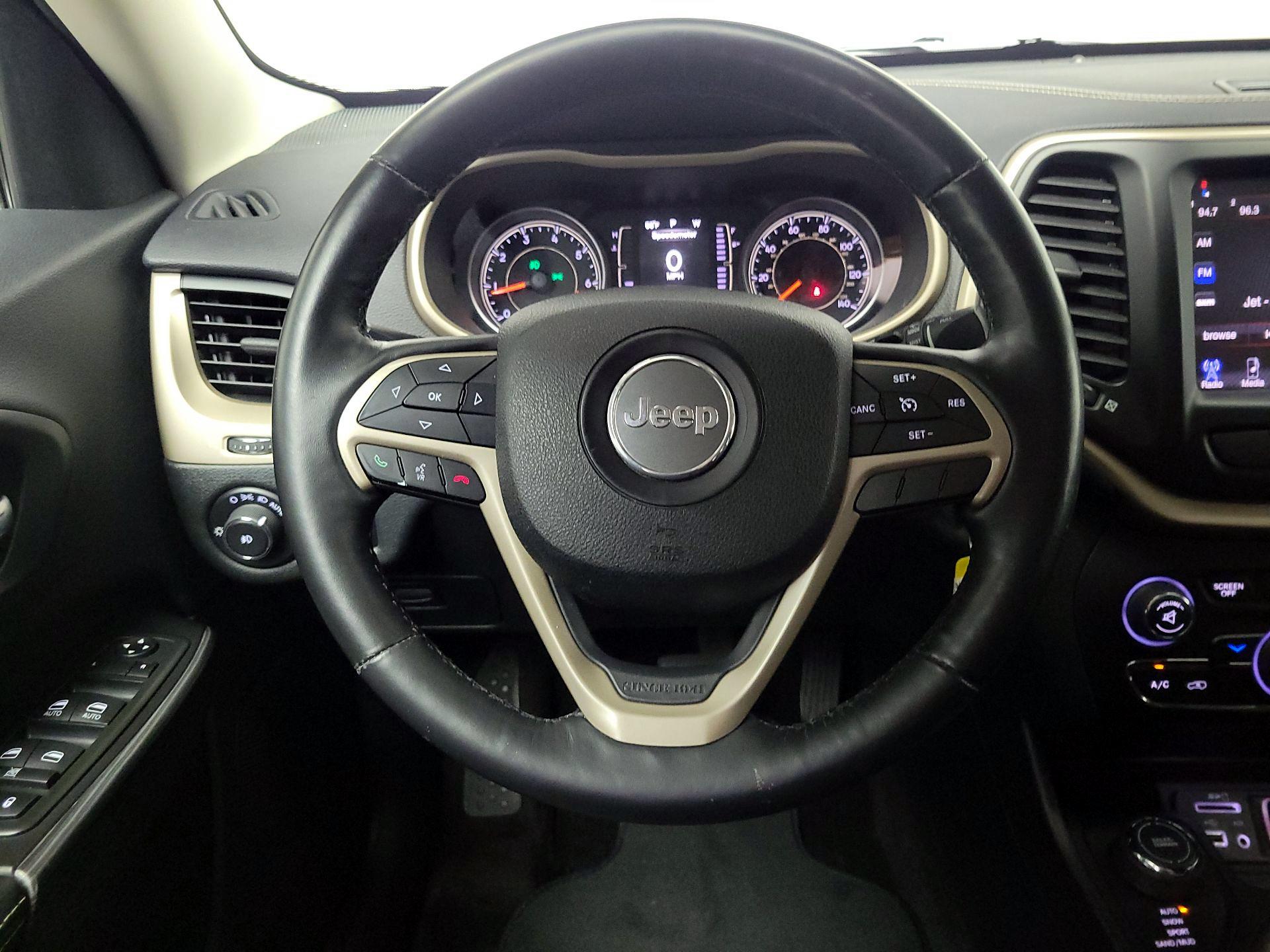 Thumbnail: 2015 Jeep Cherokee - 10