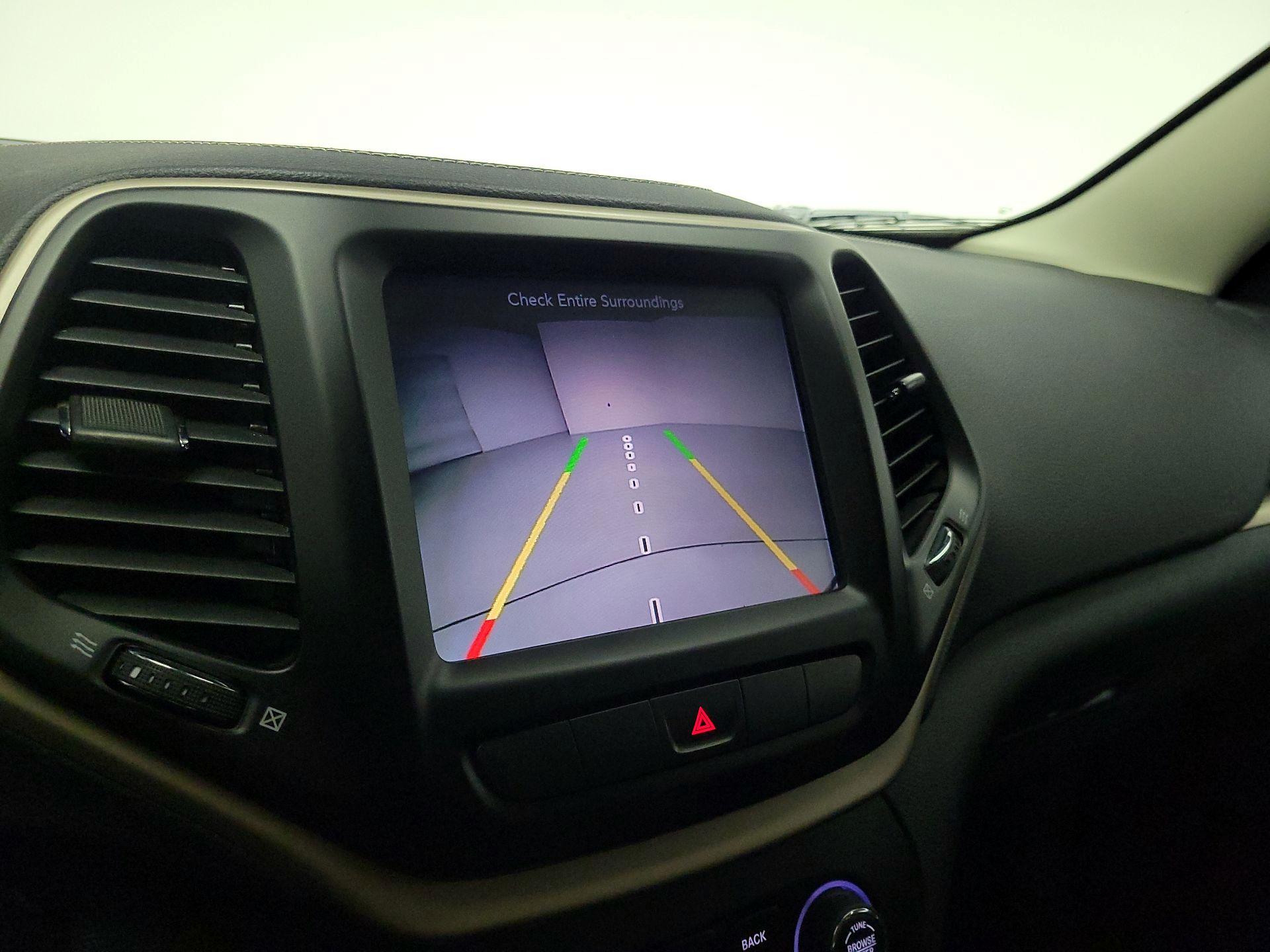 Thumbnail: 2015 Jeep Cherokee - 14