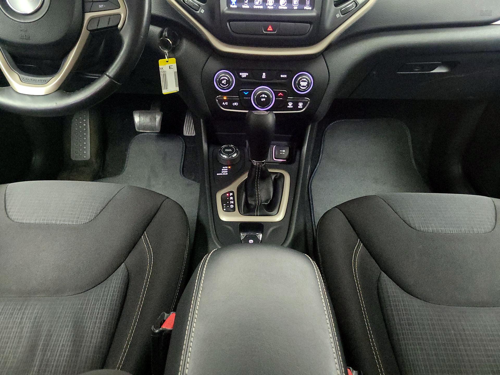 Thumbnail: 2015 Jeep Cherokee - 17