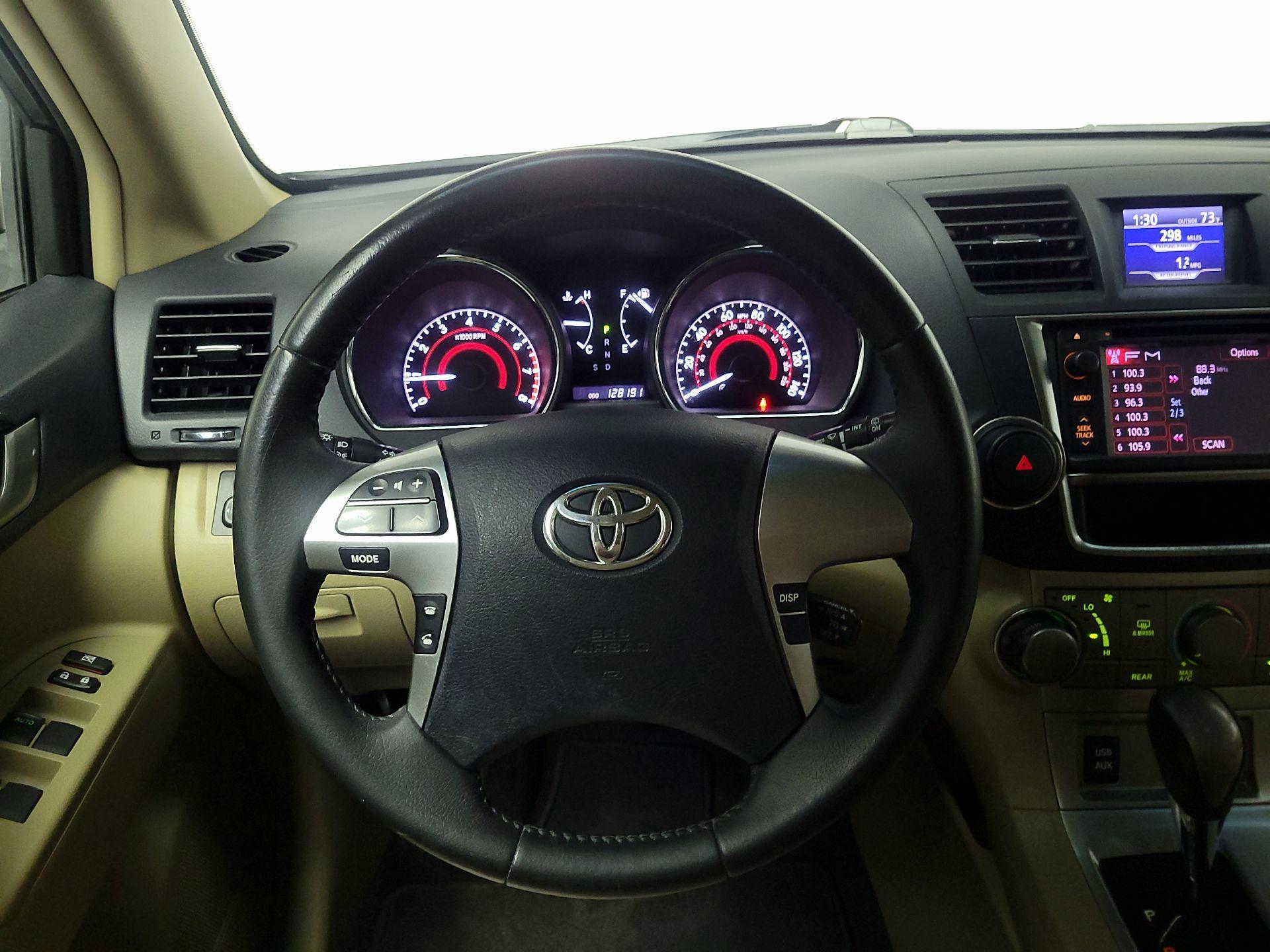 Thumbnail: 2013 Toyota Highlander - 10