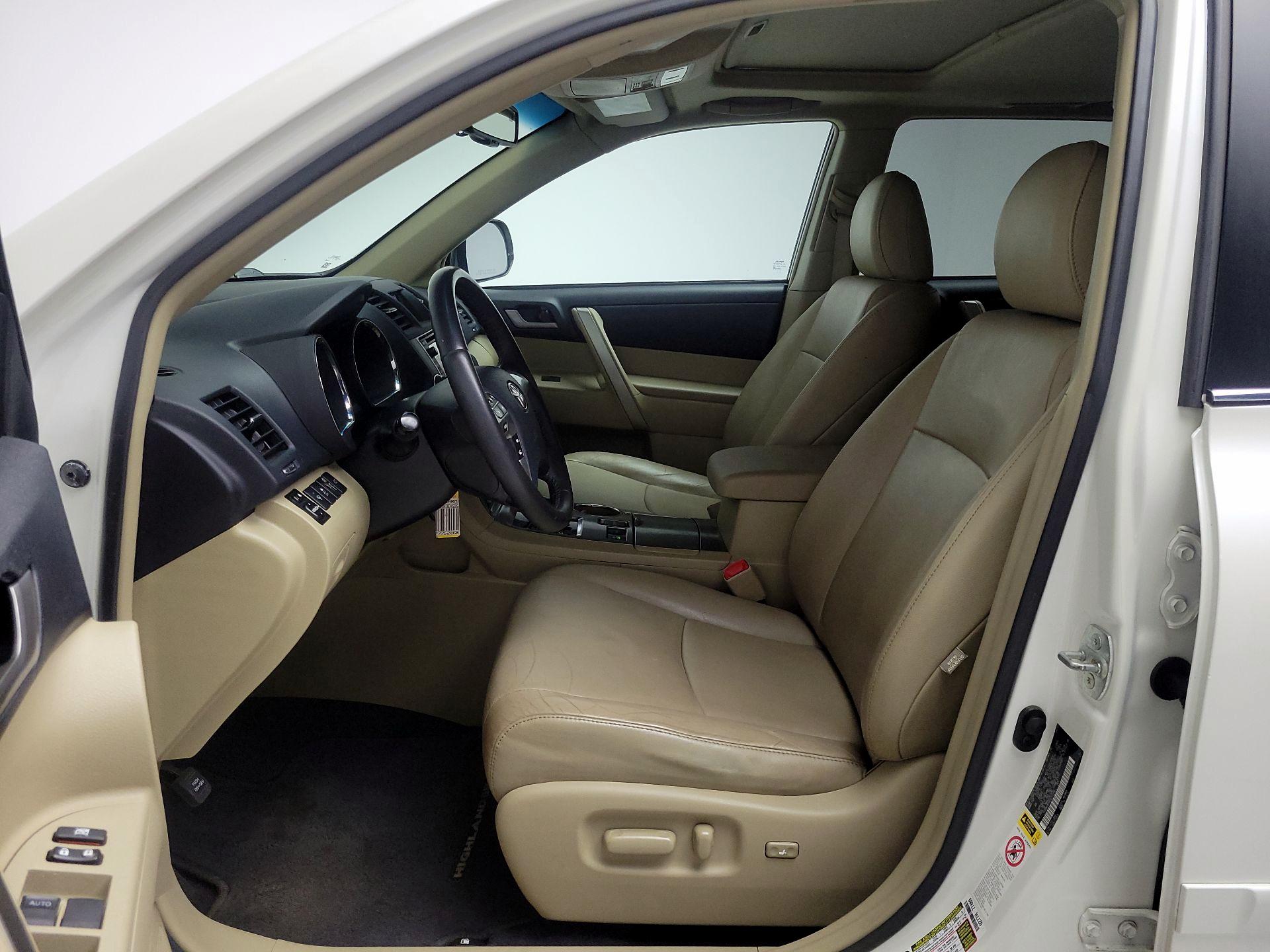 Thumbnail: 2013 Toyota Highlander - 11