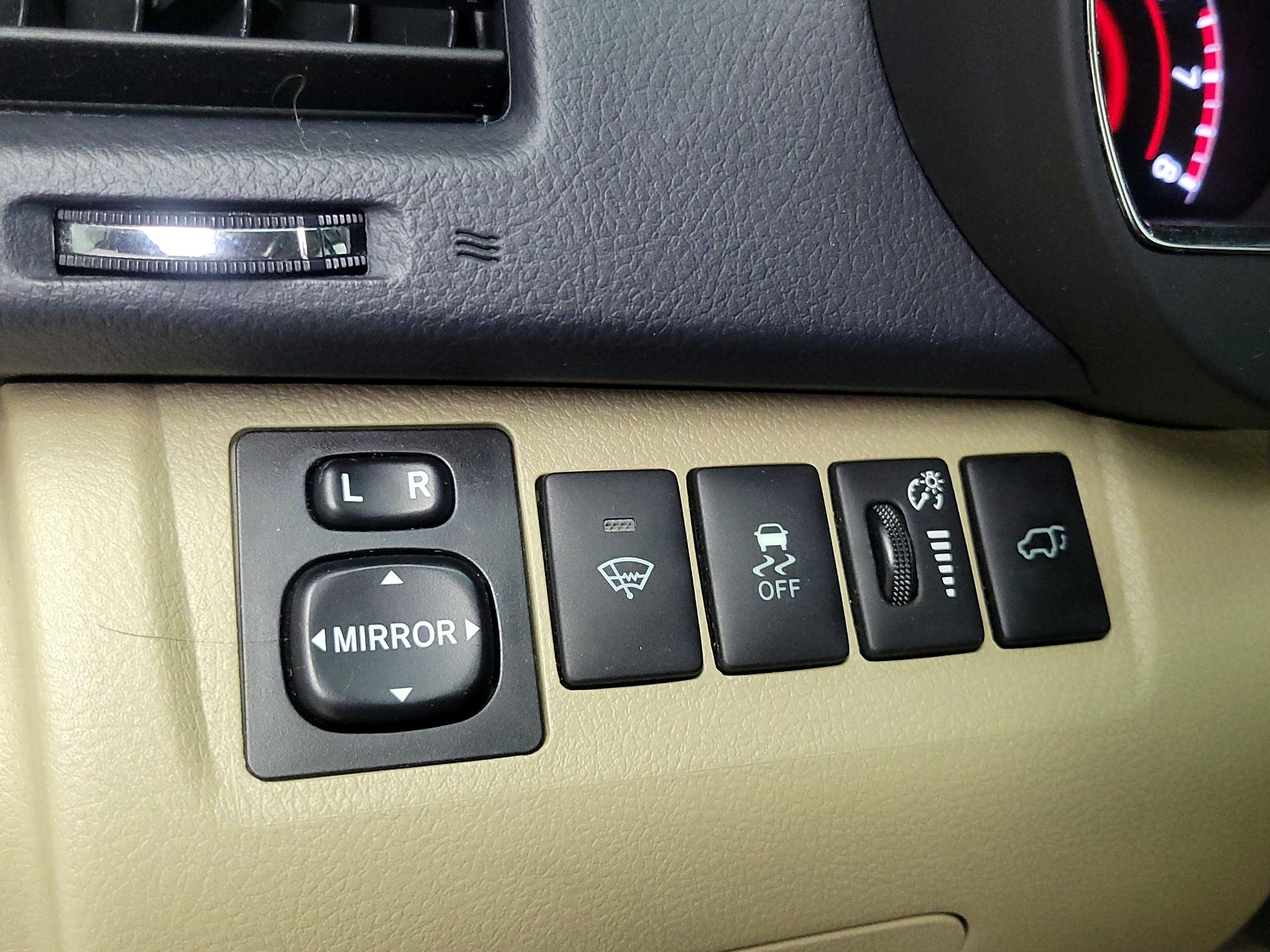 Thumbnail: 2013 Toyota Highlander - 13