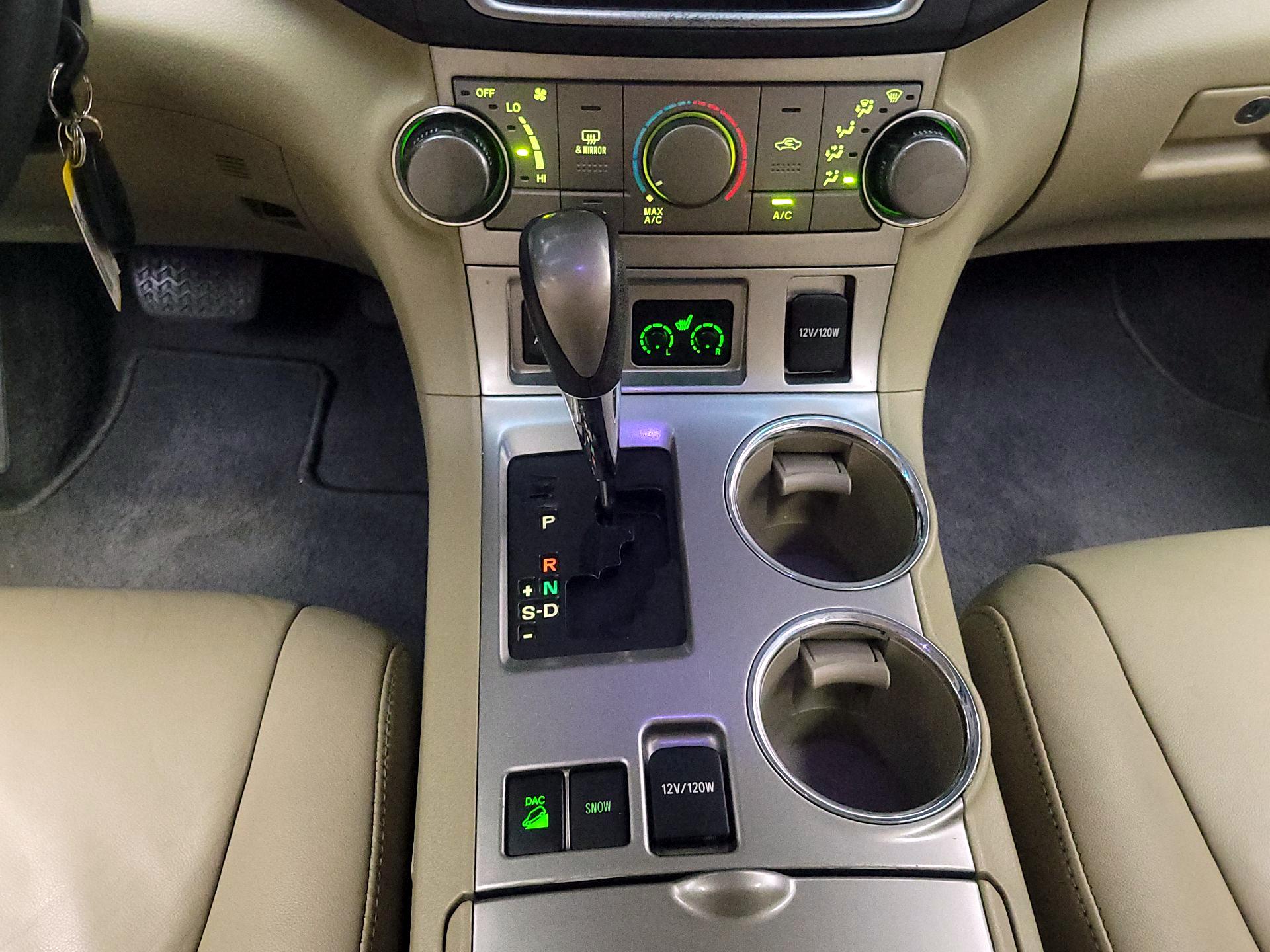 Thumbnail: 2013 Toyota Highlander - 17