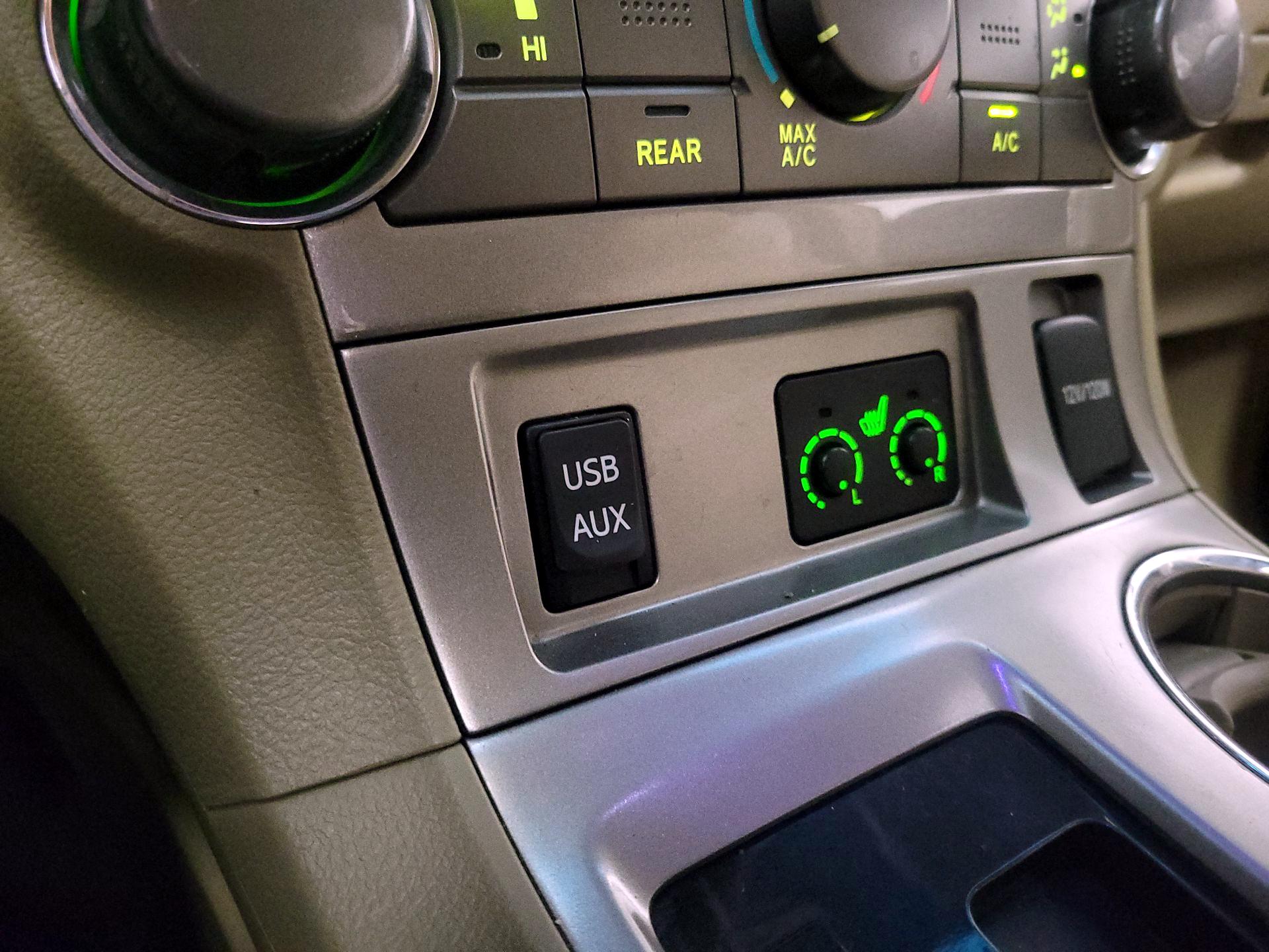 Thumbnail: 2013 Toyota Highlander - 18
