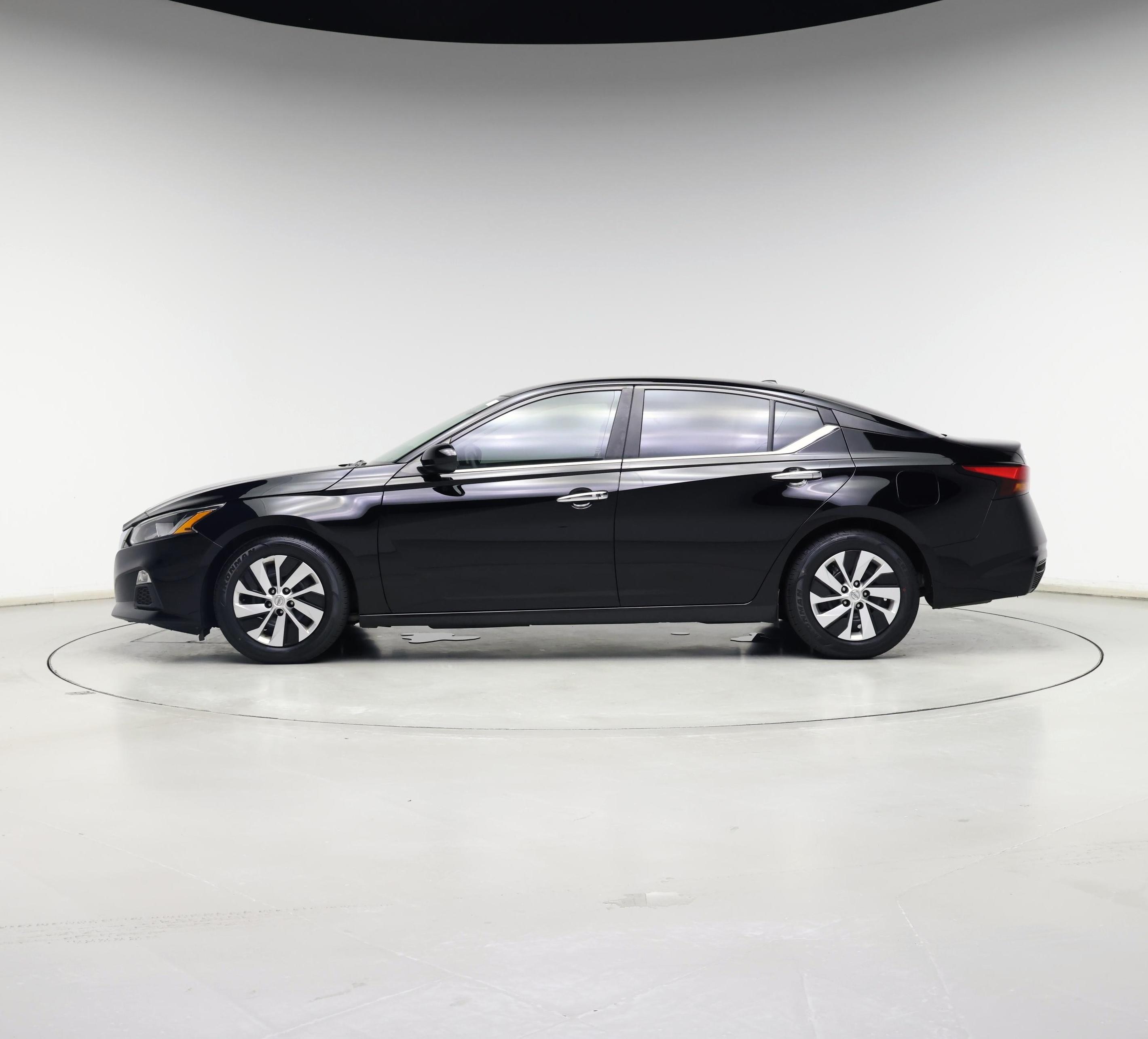 Thumbnail: 2020 Nissan Altima - 3