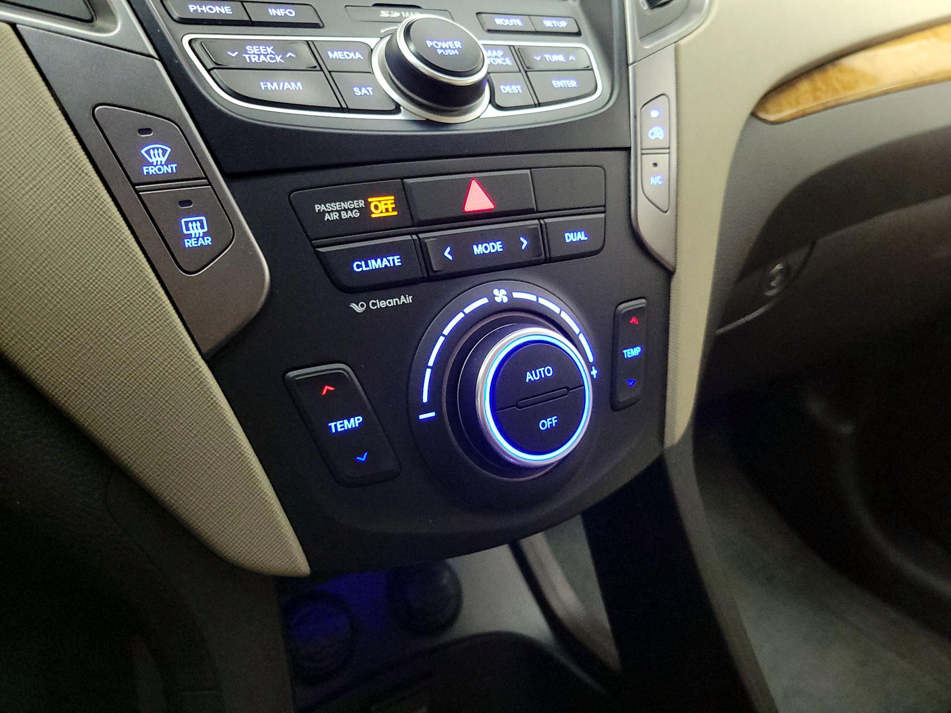 Thumbnail: 2015 Hyundai Santa Fe - 17