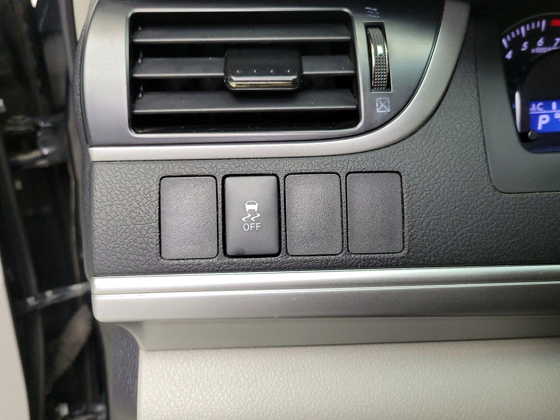 Thumbnail: 2014 Toyota Camry - 13