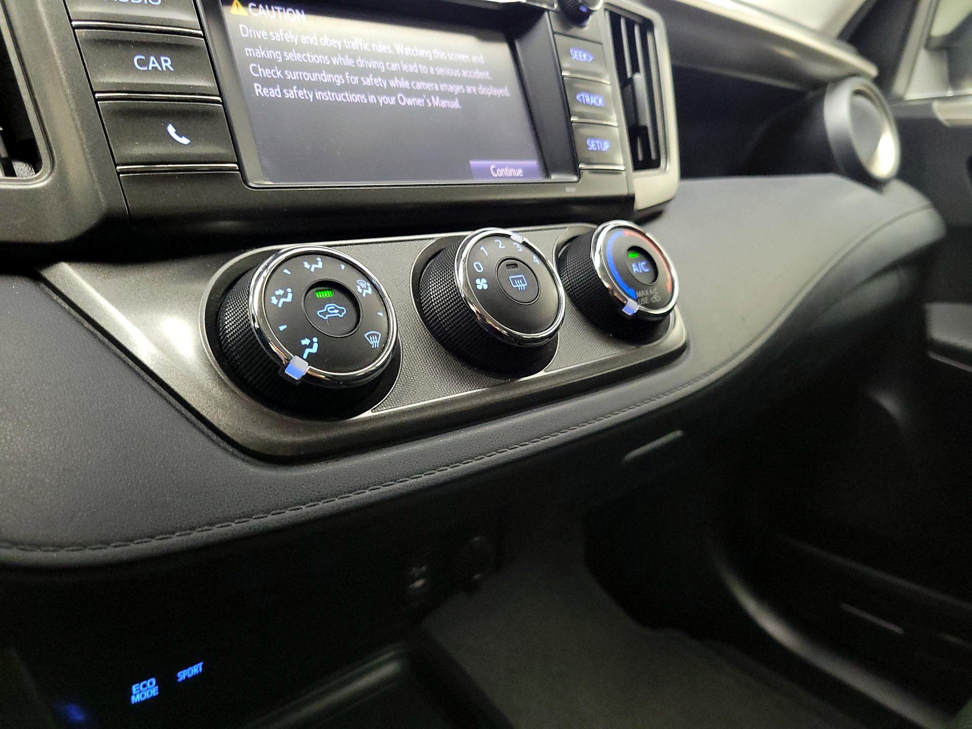 Thumbnail: 2014 Toyota RAV4 - 16
