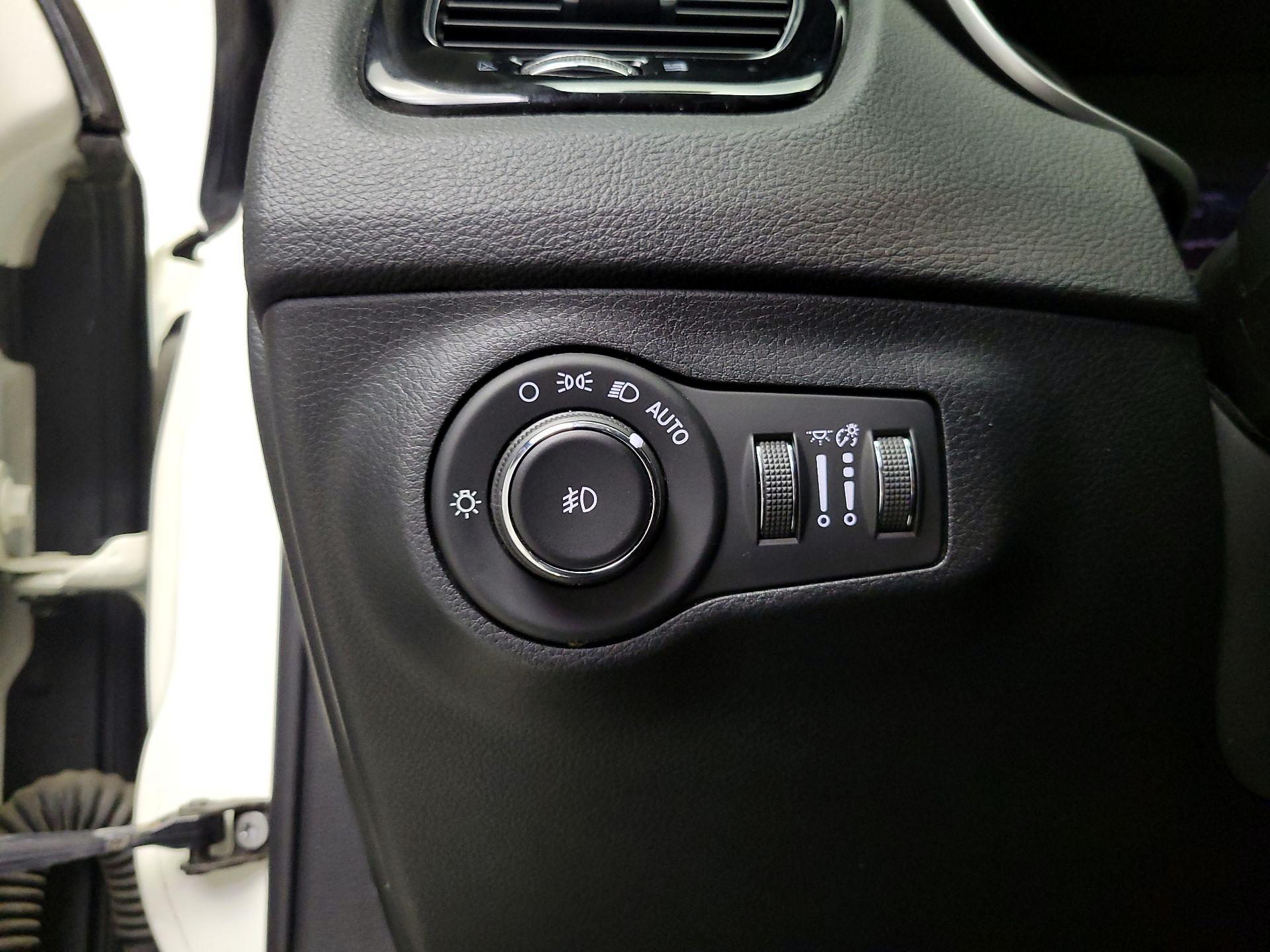Thumbnail: 2018 Jeep Compass - 13
