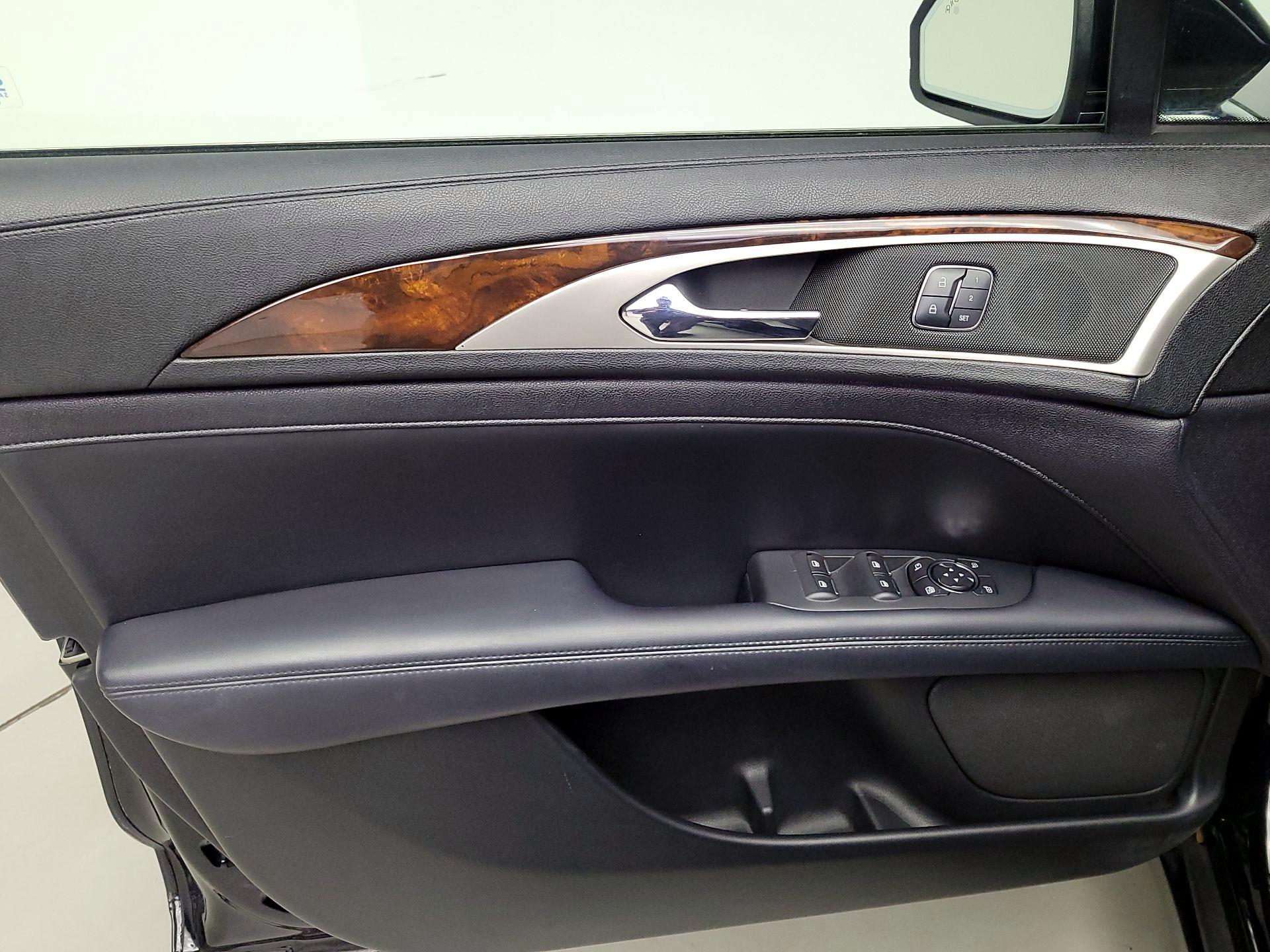 Thumbnail: 2017 Lincoln MKZ - 12